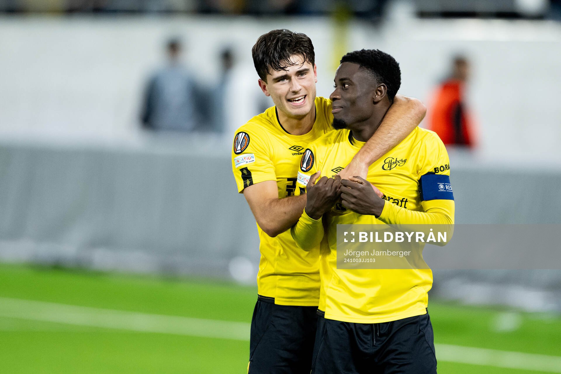 Besfort Zeneli of Elfsborg and Michael Baidoo celebrate