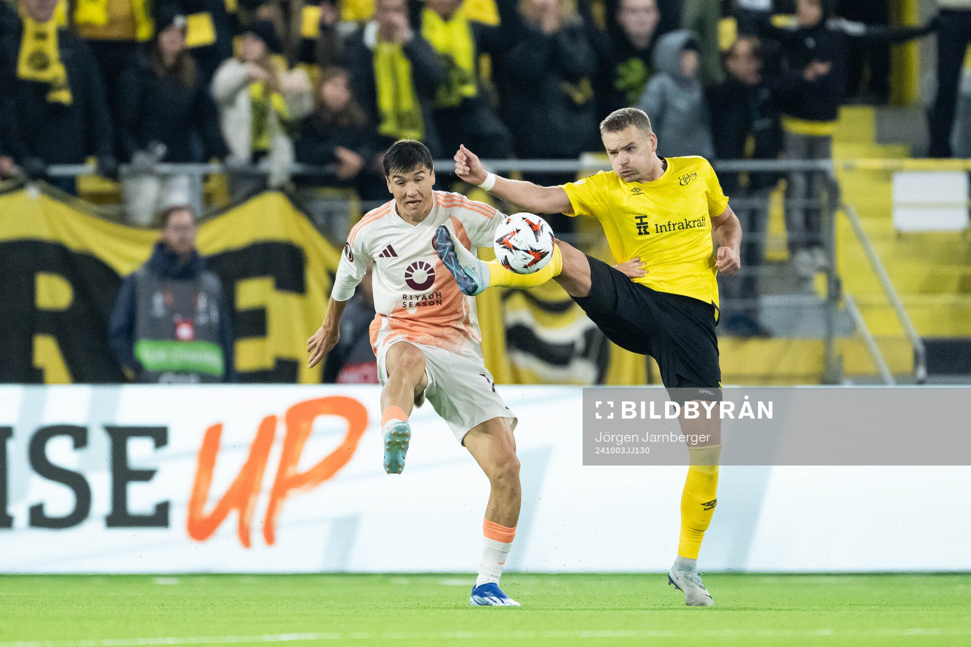 Eldor Shomurodov of Roma and Gustav Henriksson of Elfsborg
