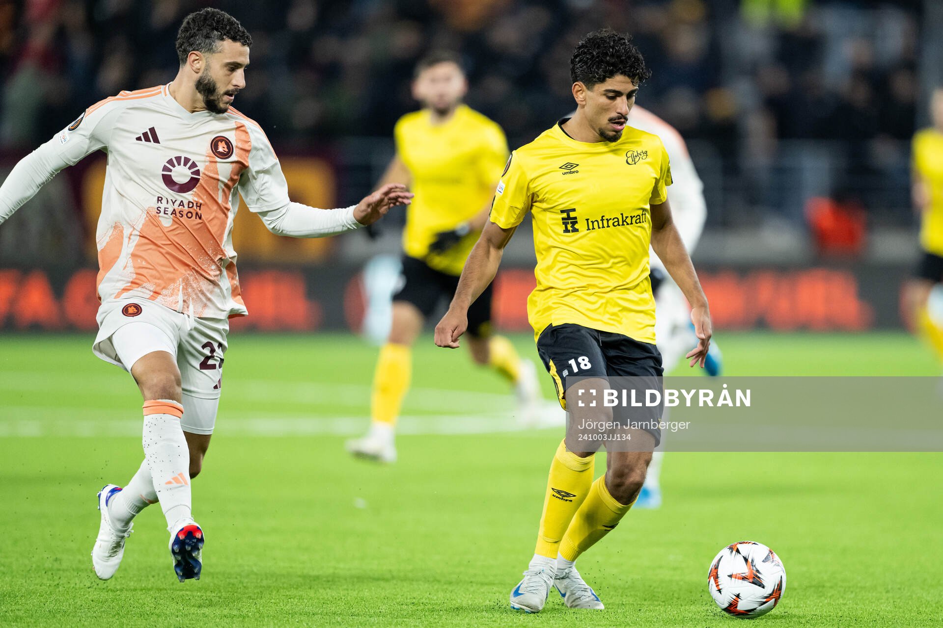 Mario Hermoso of Roma and Ahmed Qasem of Elfsborg