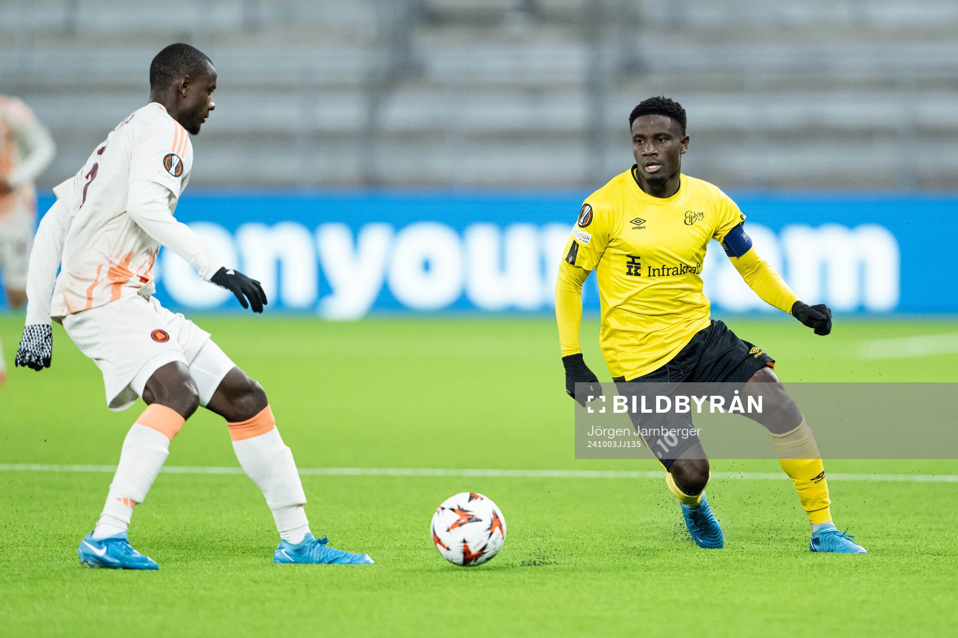 Evan N'Dicka of Roma and Michael Baidoo of Elfsborg