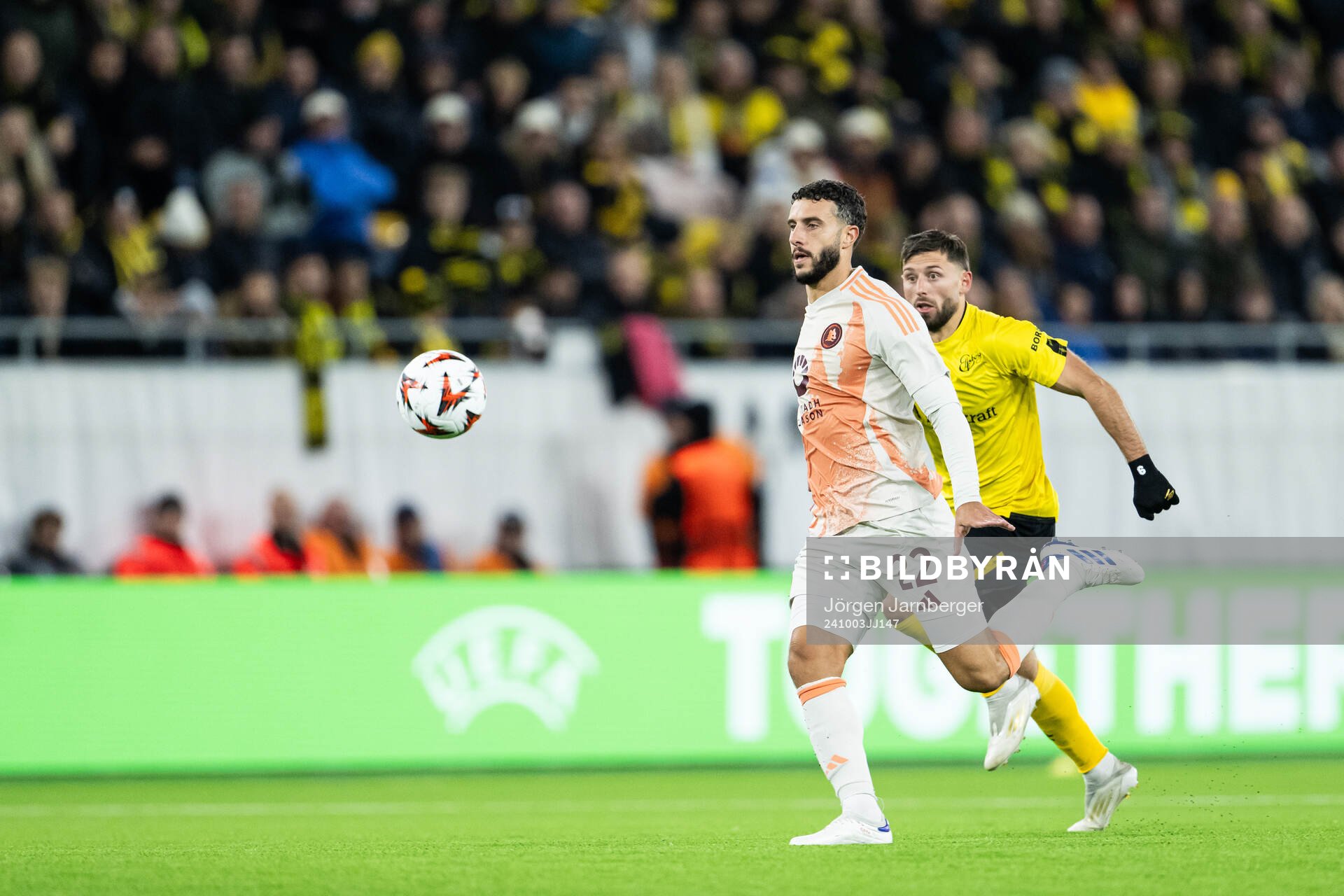 Mario Hermoso of Roma and Arber Zeneli of Elfsborg