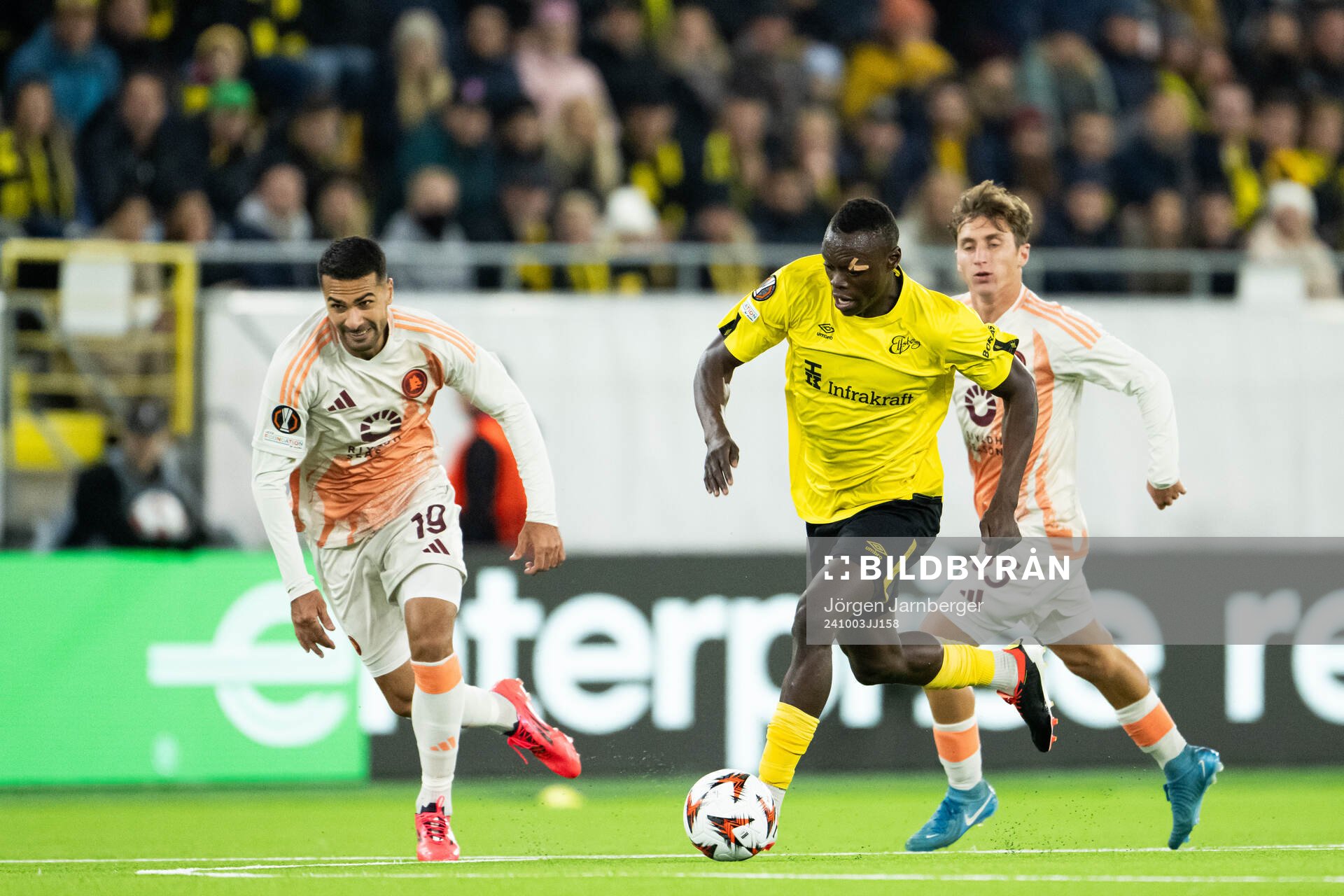 Zeki Celik of Roma and Timothy Noor Ouma of Elfsborg and