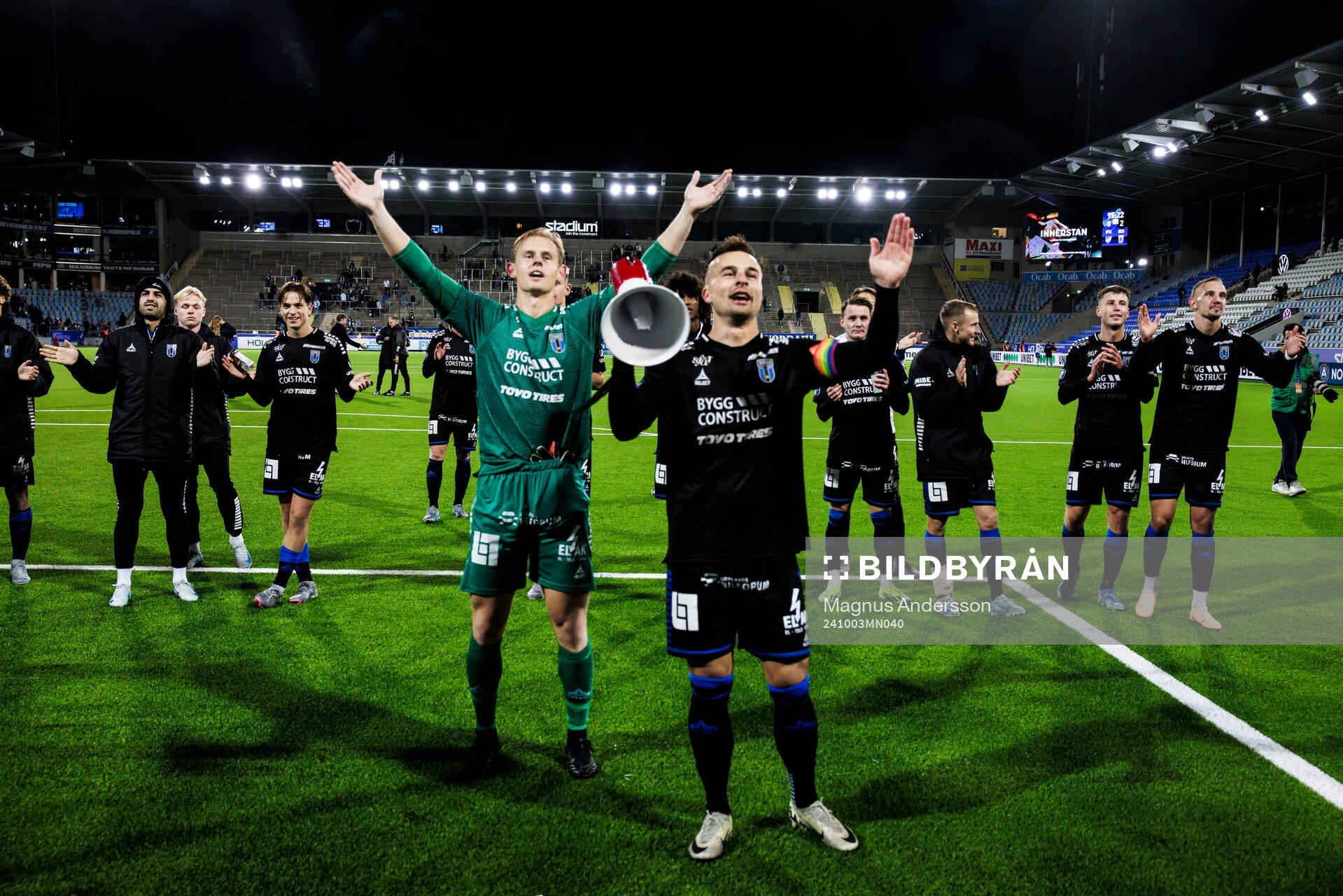 Sirius målvakt Jakob Tånnander och Henrik Castegren jublar