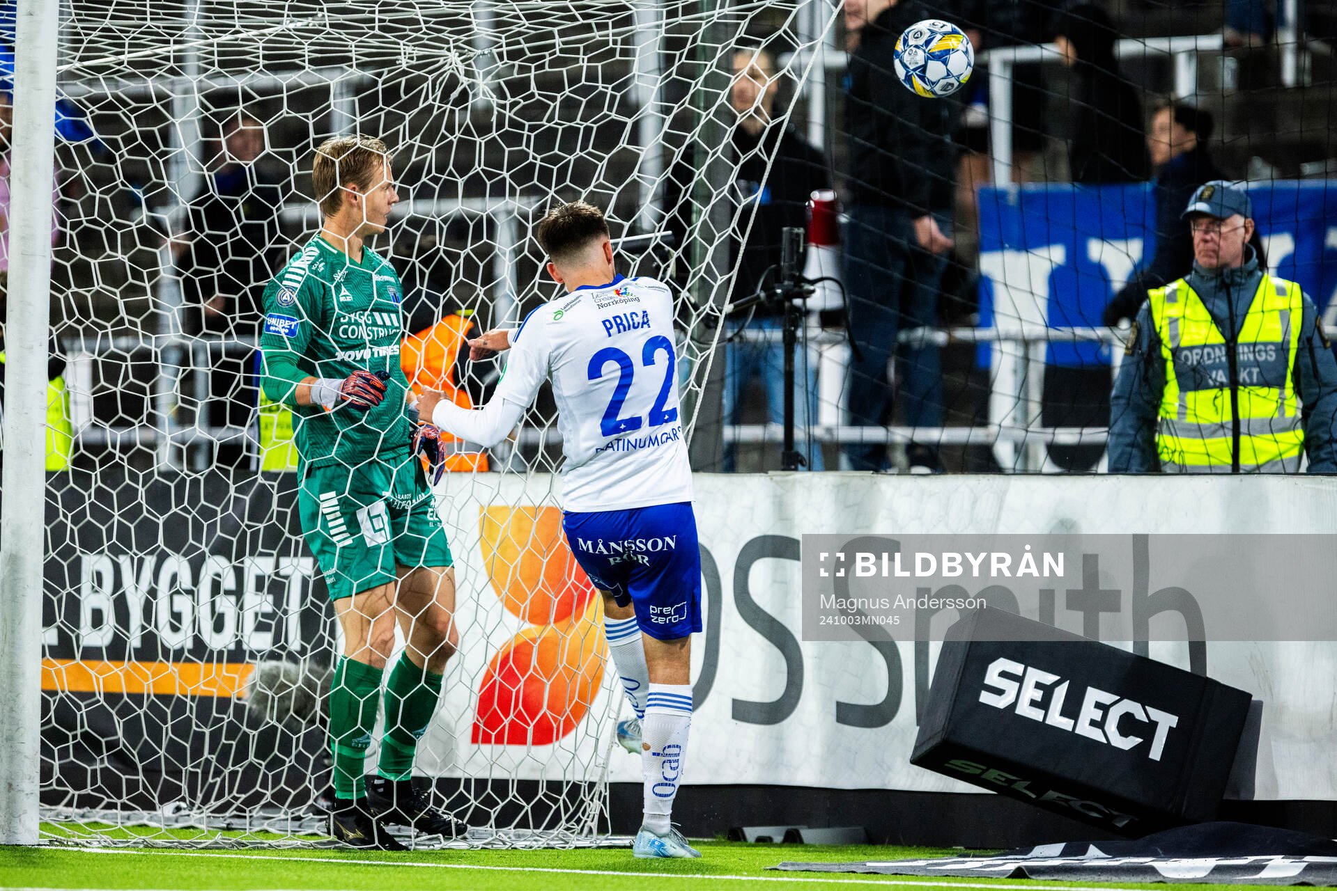 IFK Norrköpings Tim Prica reagerar
