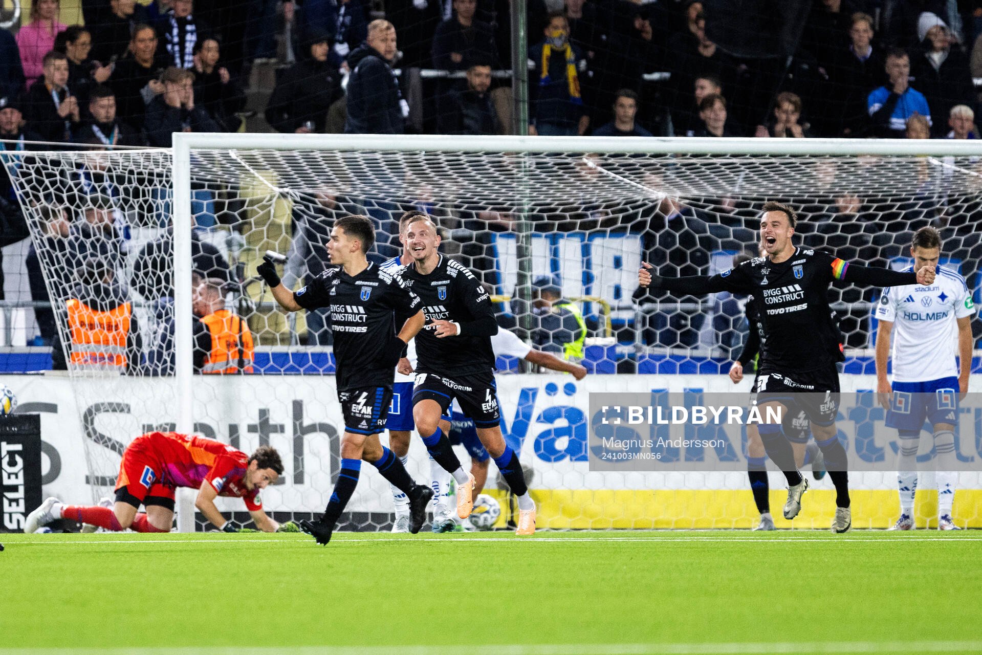 Sirius Leo Walta jublar med Jakob Voelkerling Persson och