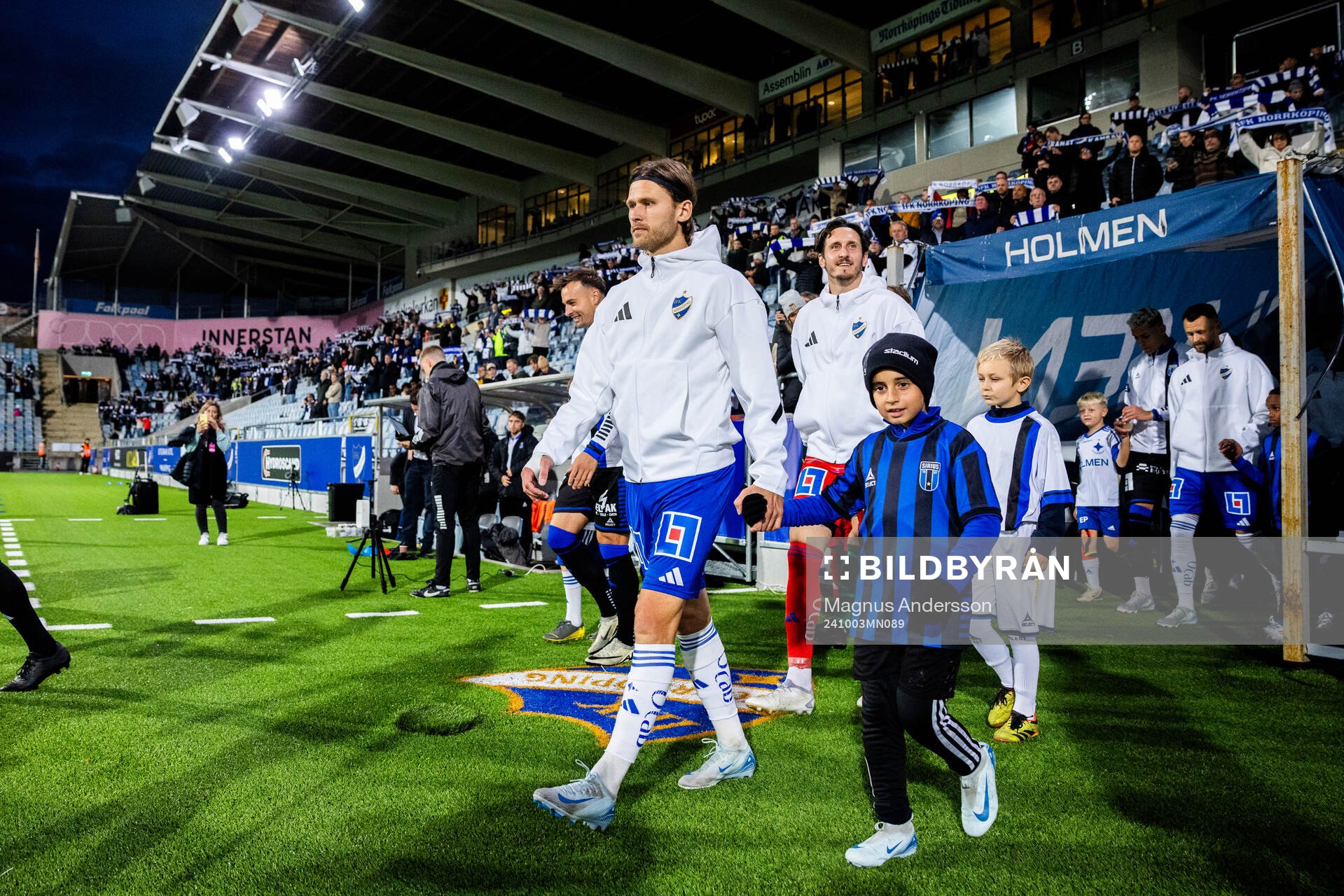 IFK Norrköpings Arnor Traustason och målvakt David Mitov