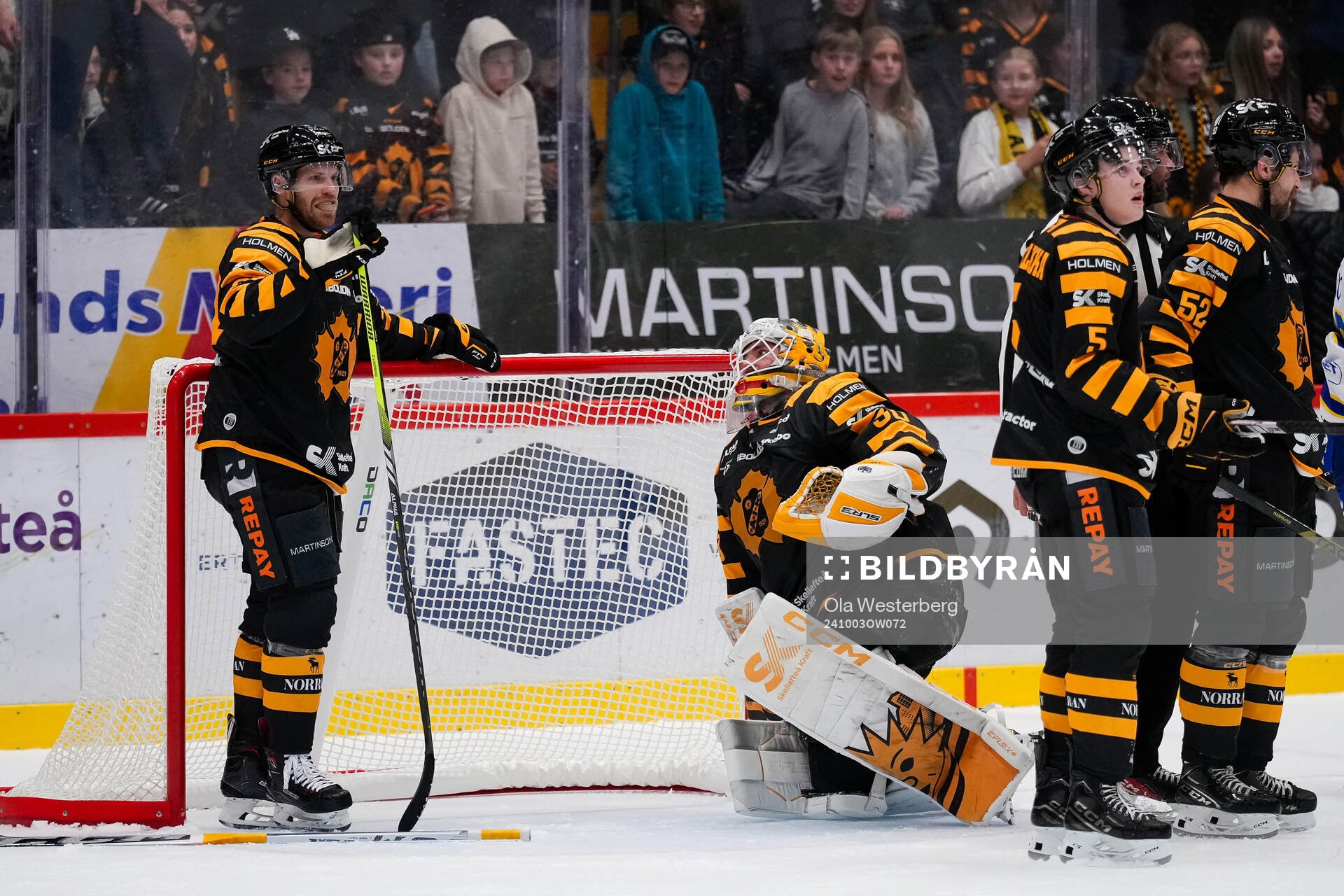Skellefteås Oscar Lindberg och målvakt Gustaf Lindvall