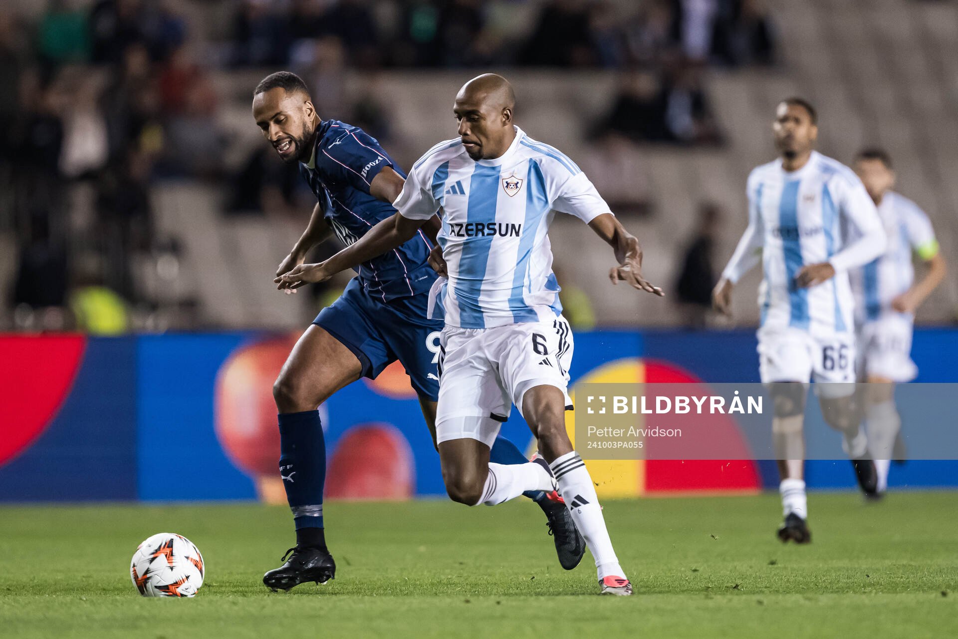 Isaac Kiese Thelin of Malmö FF and Julio Romao of Qarabag