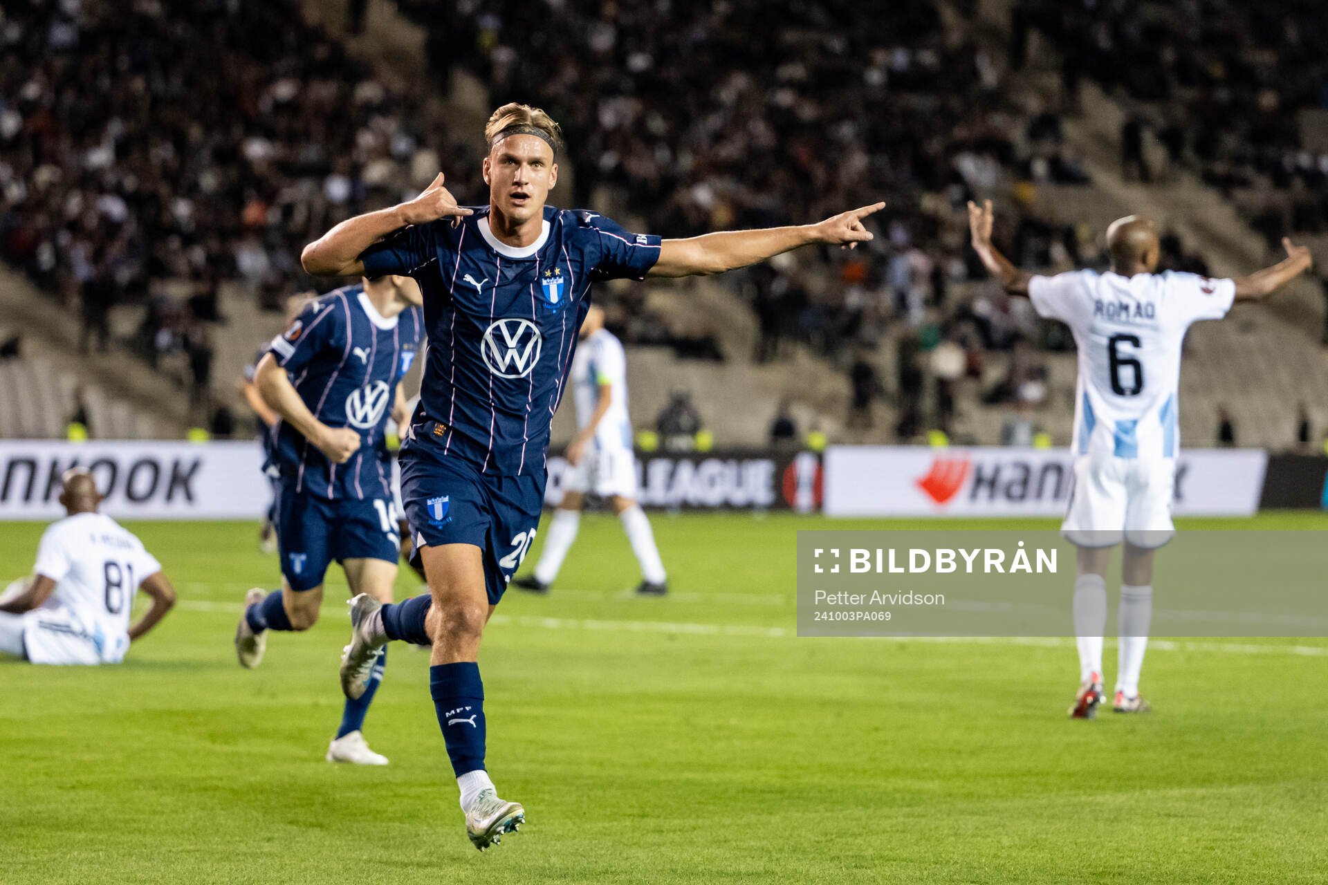 Erik Botheim of Malmö FF celebrates