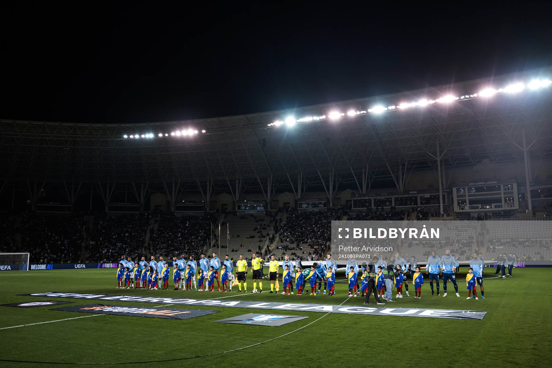 The players at line up ahea dof the UEFA Europa League
