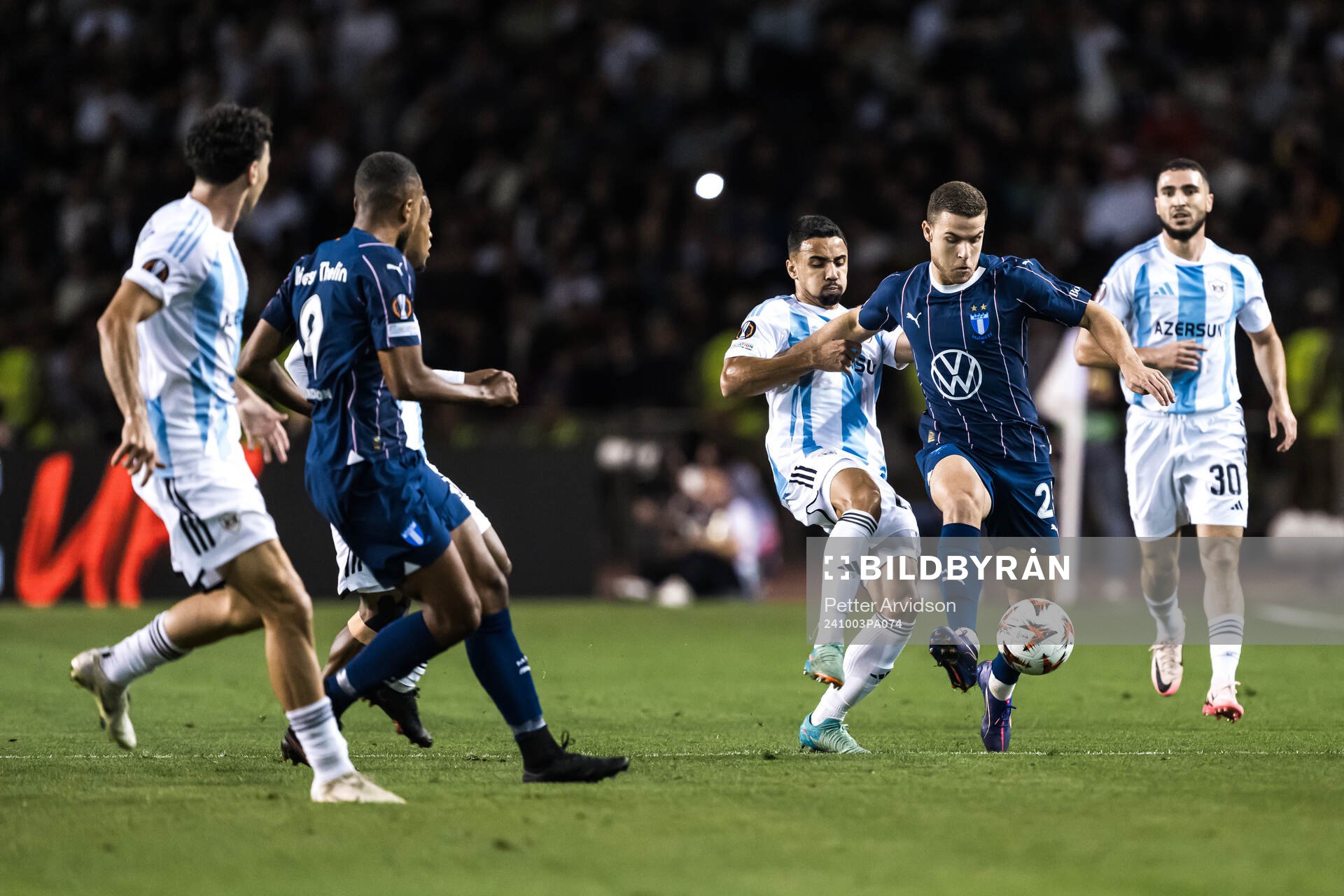 Leandro Andrade of Qarabag and Gabriel Busanello of Malmö