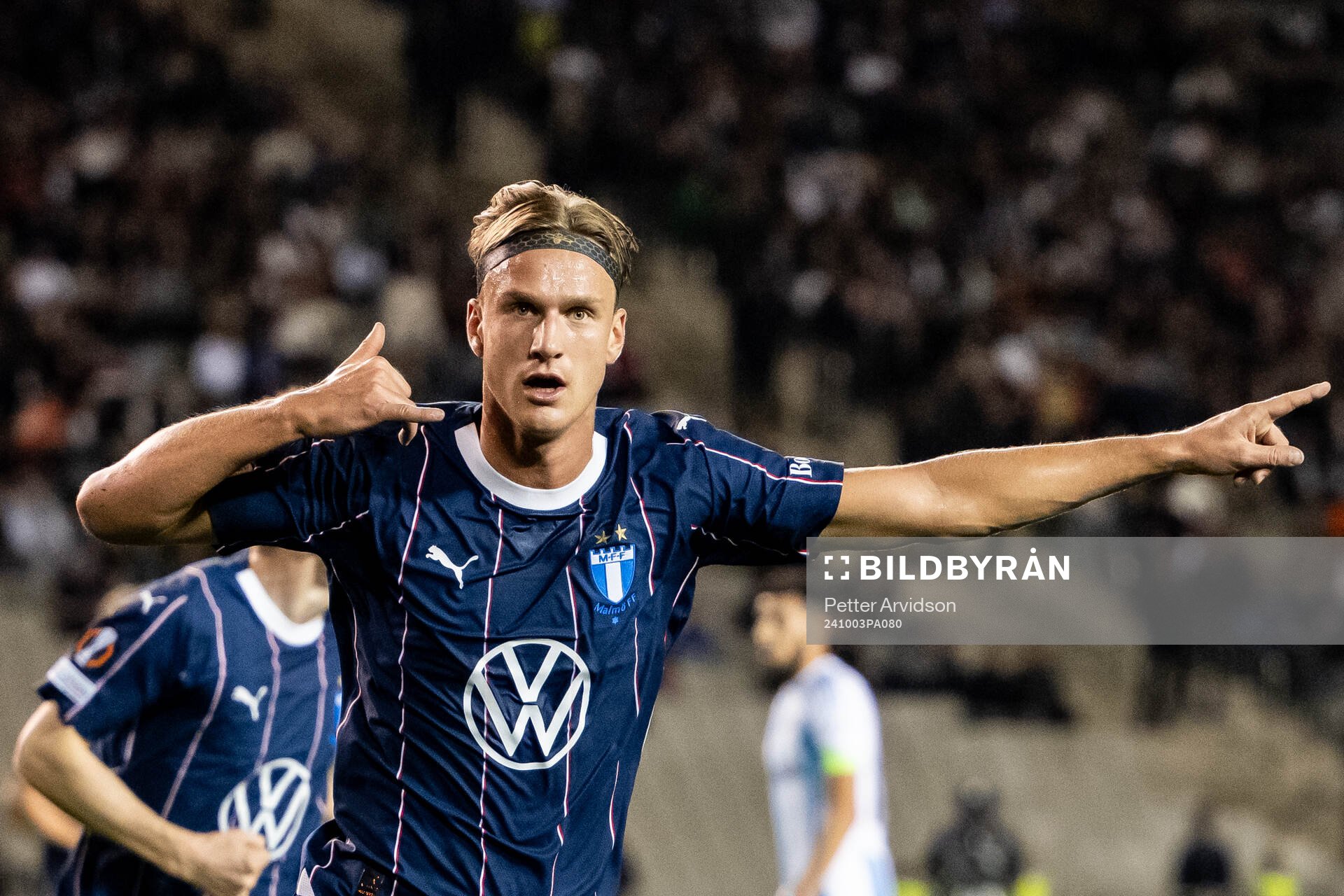 Erik Botheim of Malmö FF celebrates