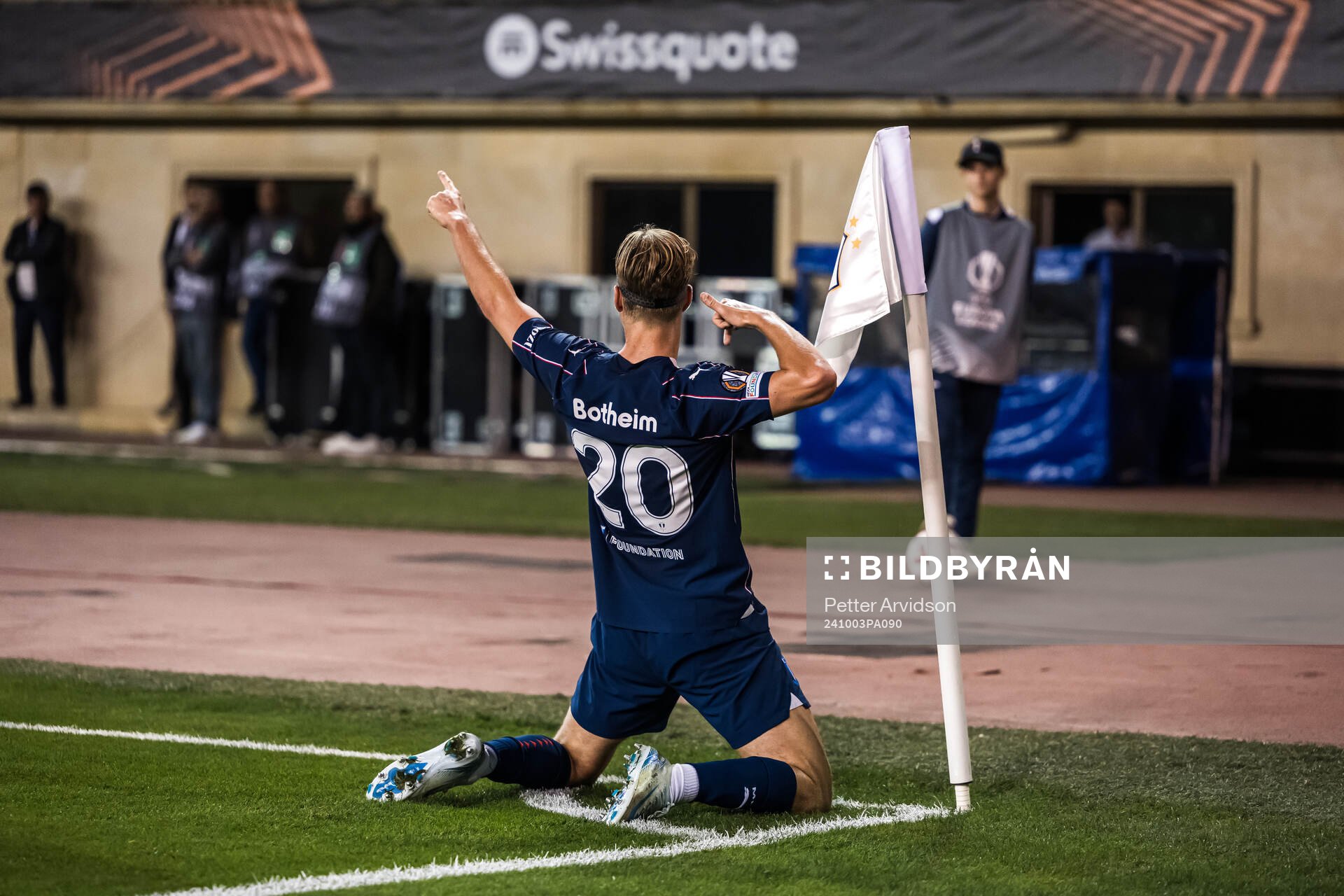 Erik Botheim of Malmö FF celebrates the 1-1 goal