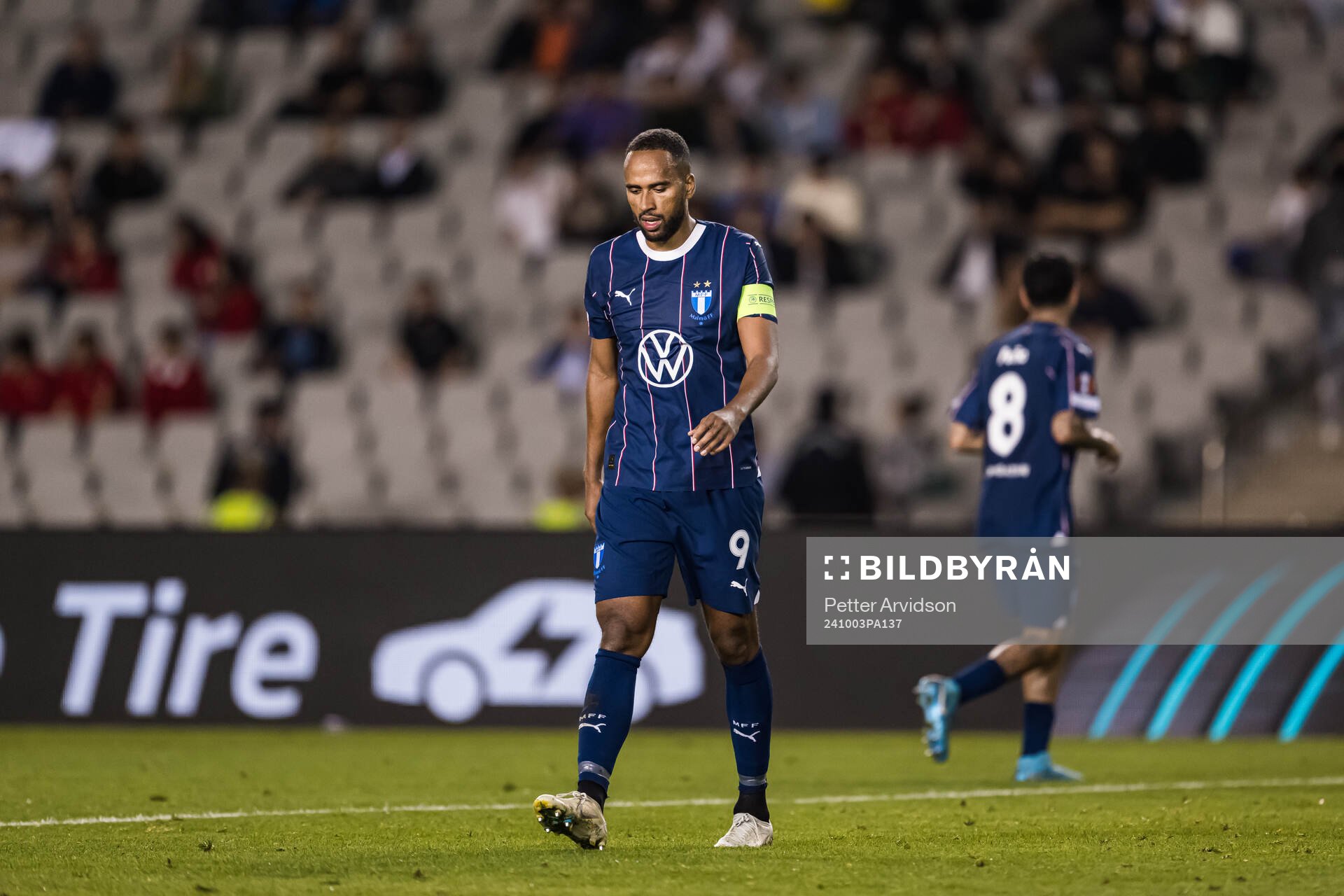 Isaac Kiese Thelin of Malmö FF looks dejected