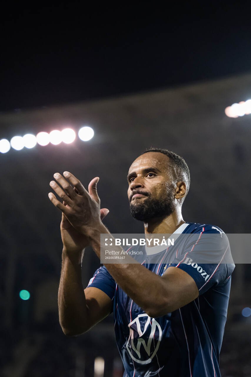 Isaac Kiese Thelin of Malmö FF celebrates
