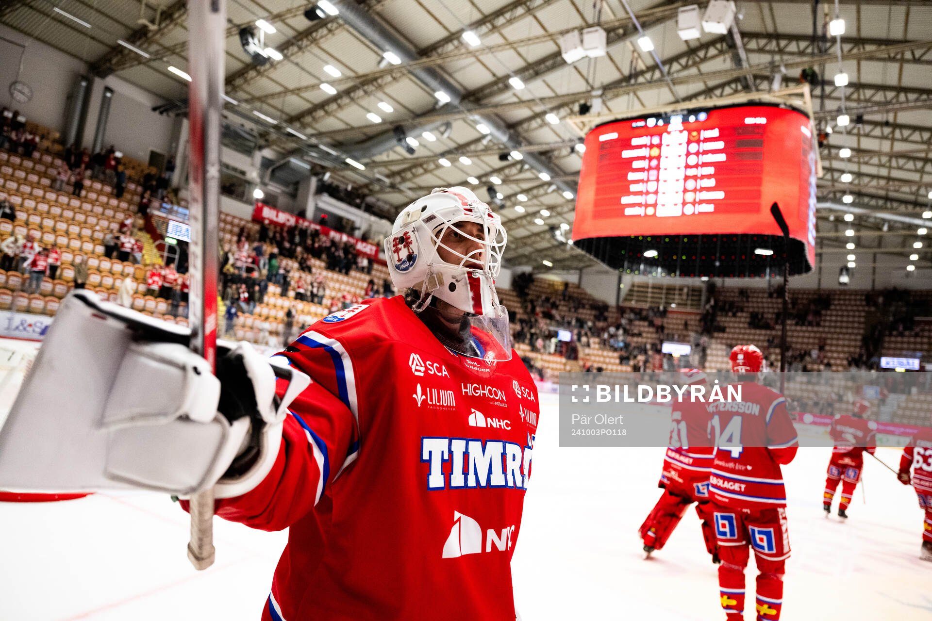 Timrås målvakt Jacob Johansson jublar