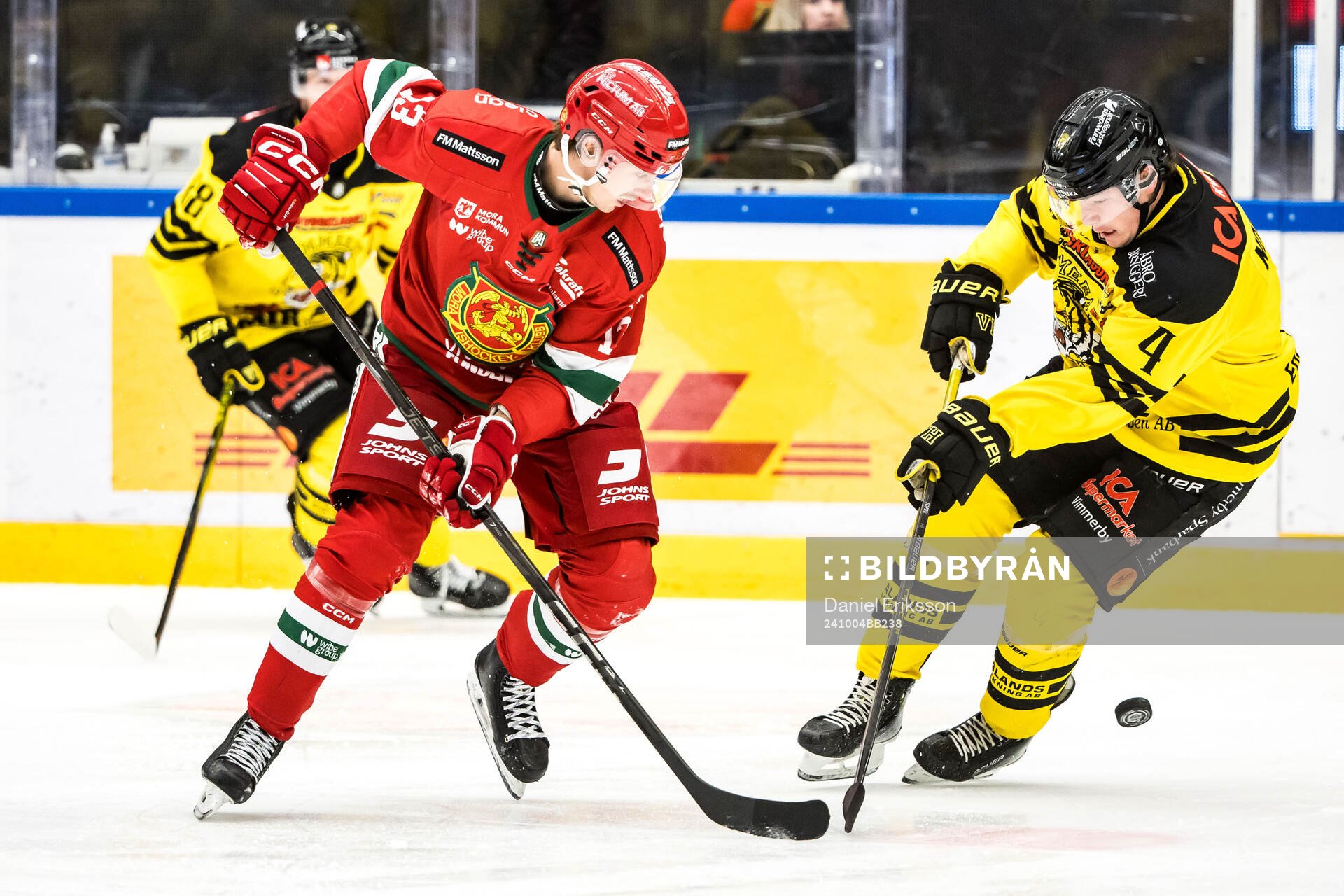 Moras Fabian Ilestedt och Vimmerbys Johan Norberg