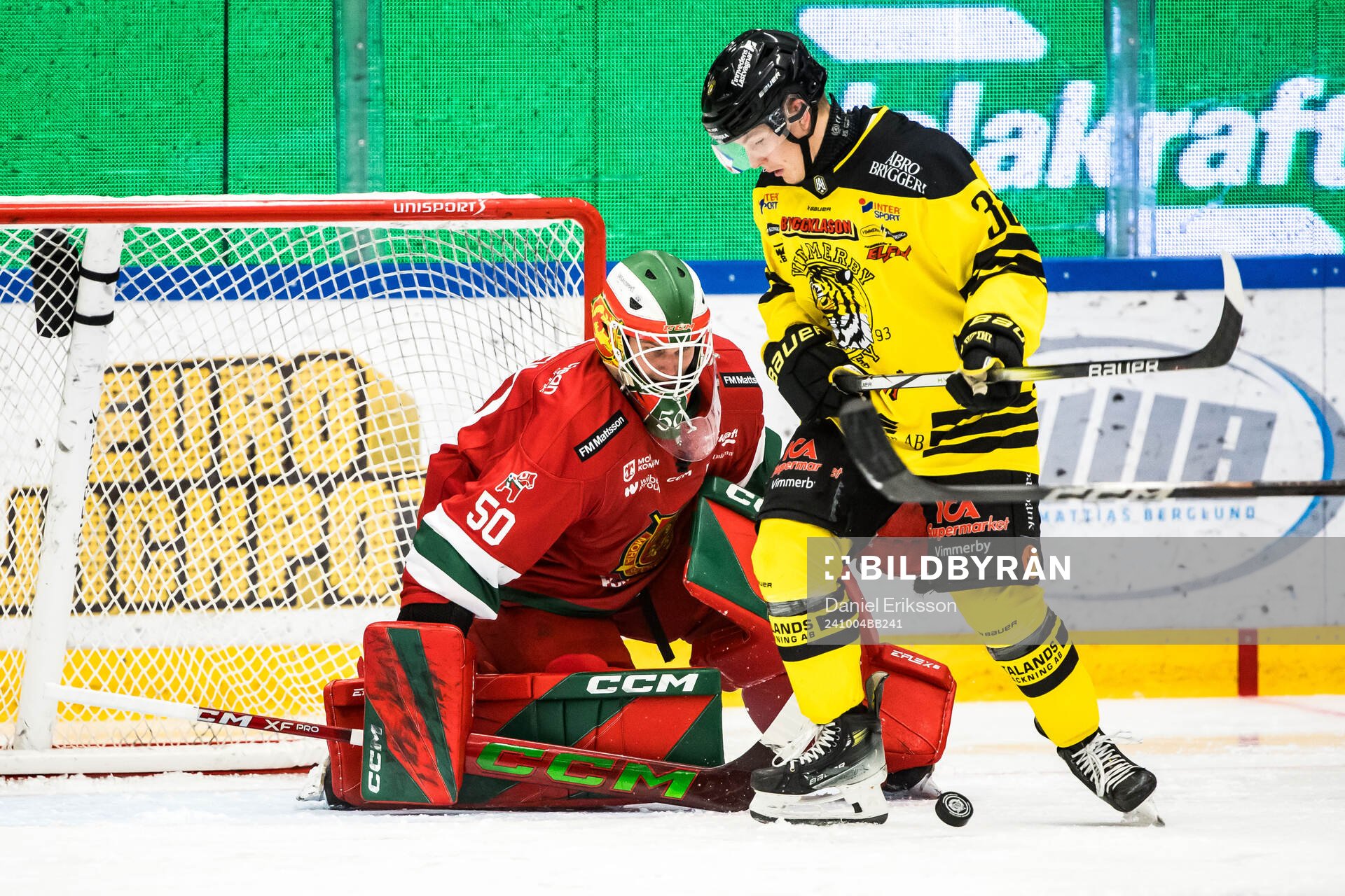 Moras målvakt Topias Leinonen och Vimmerbys Eddie Levin