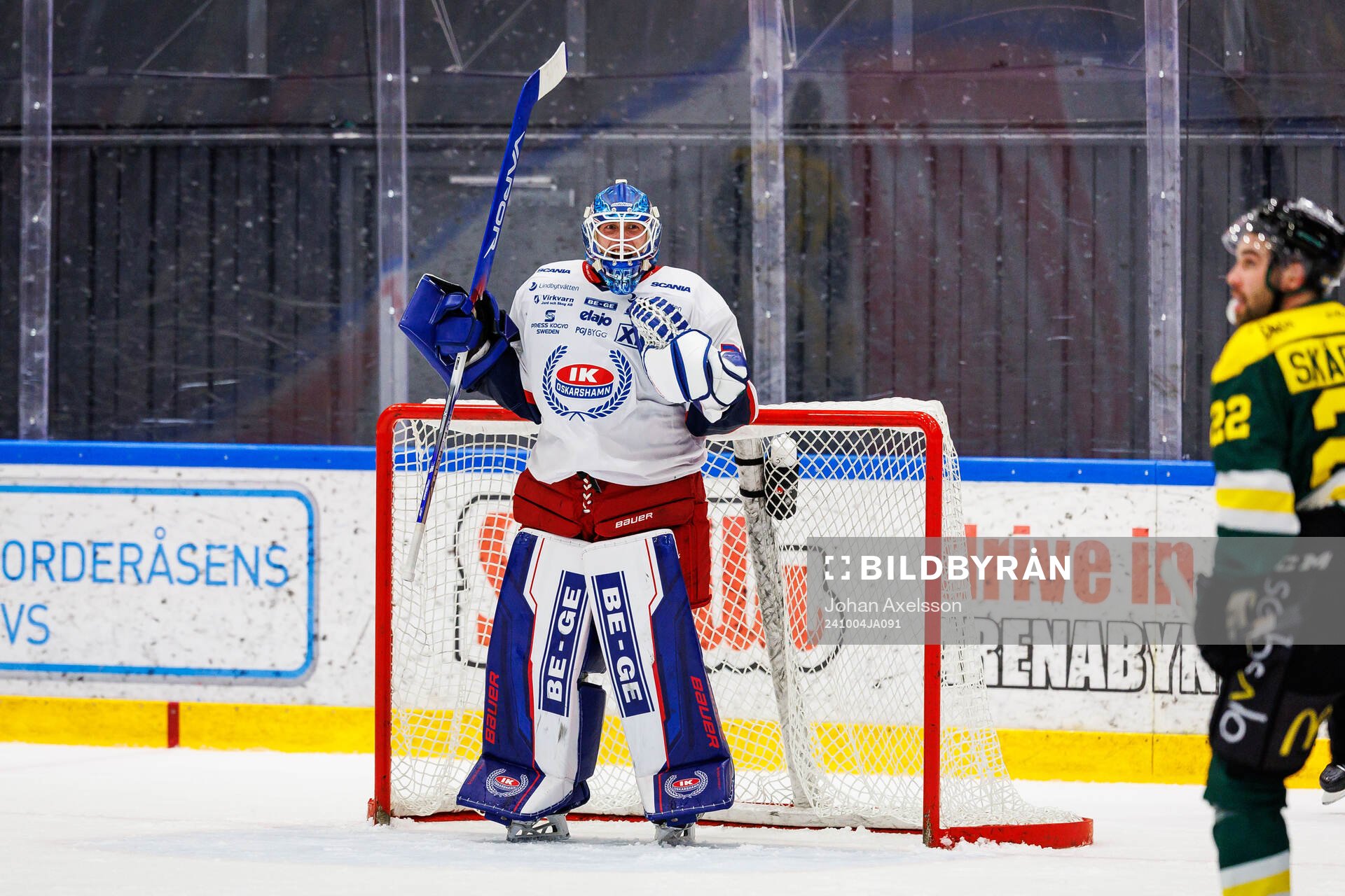 IK Oskarshamns målvakt Emil Kruse jublar