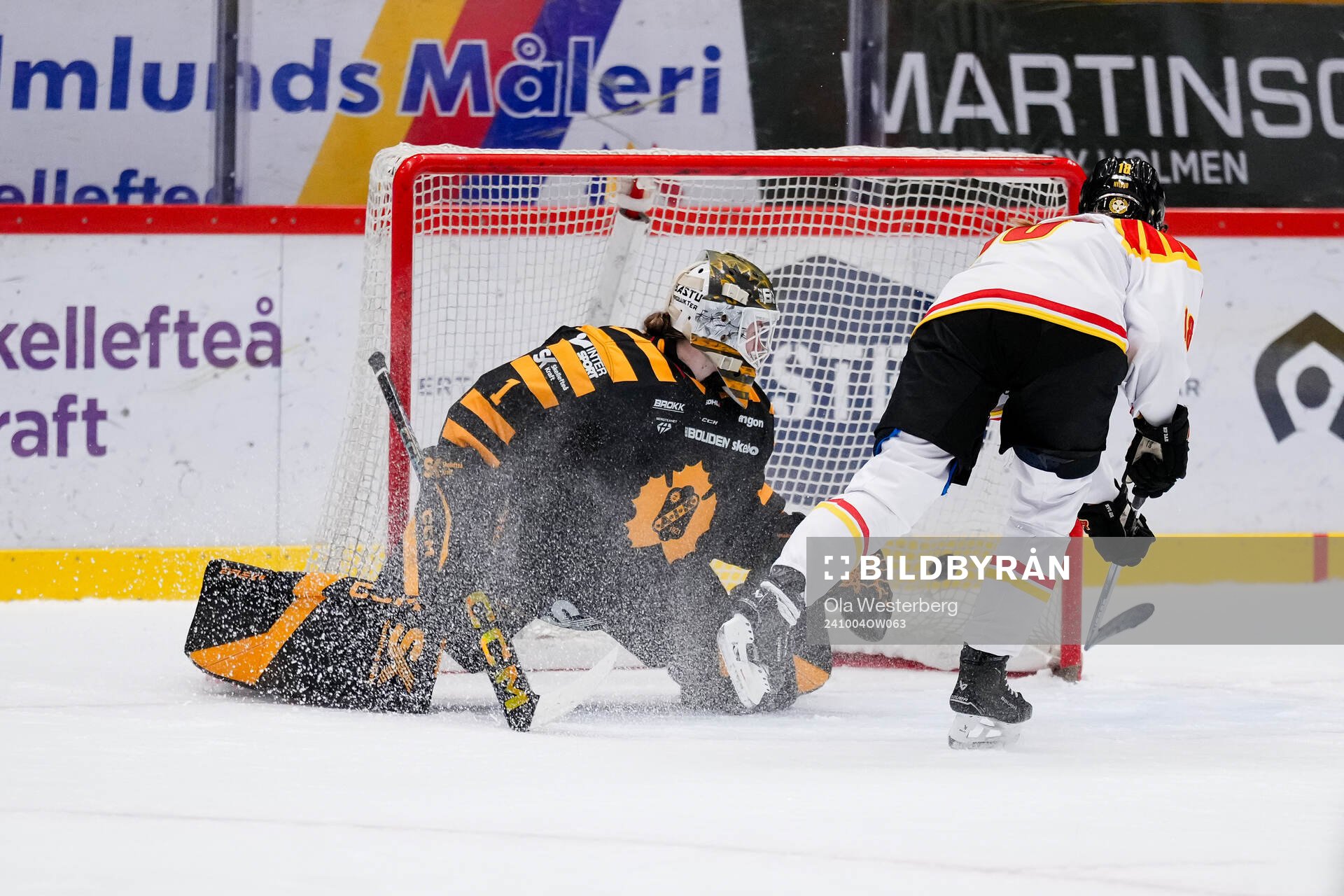 Skellefteås målvakt Miranda Dahlgren och Brynäs Jenny