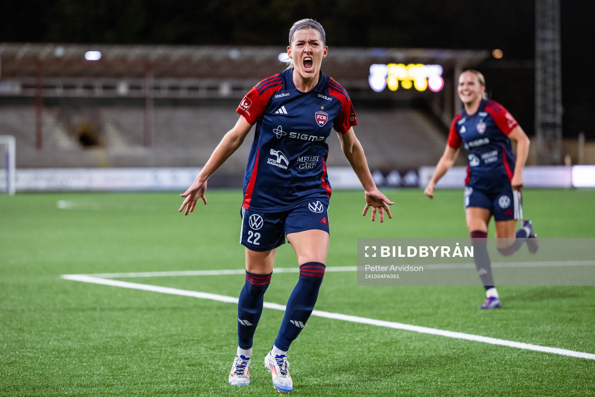 FC Rosengårds Olivia Schough jublar