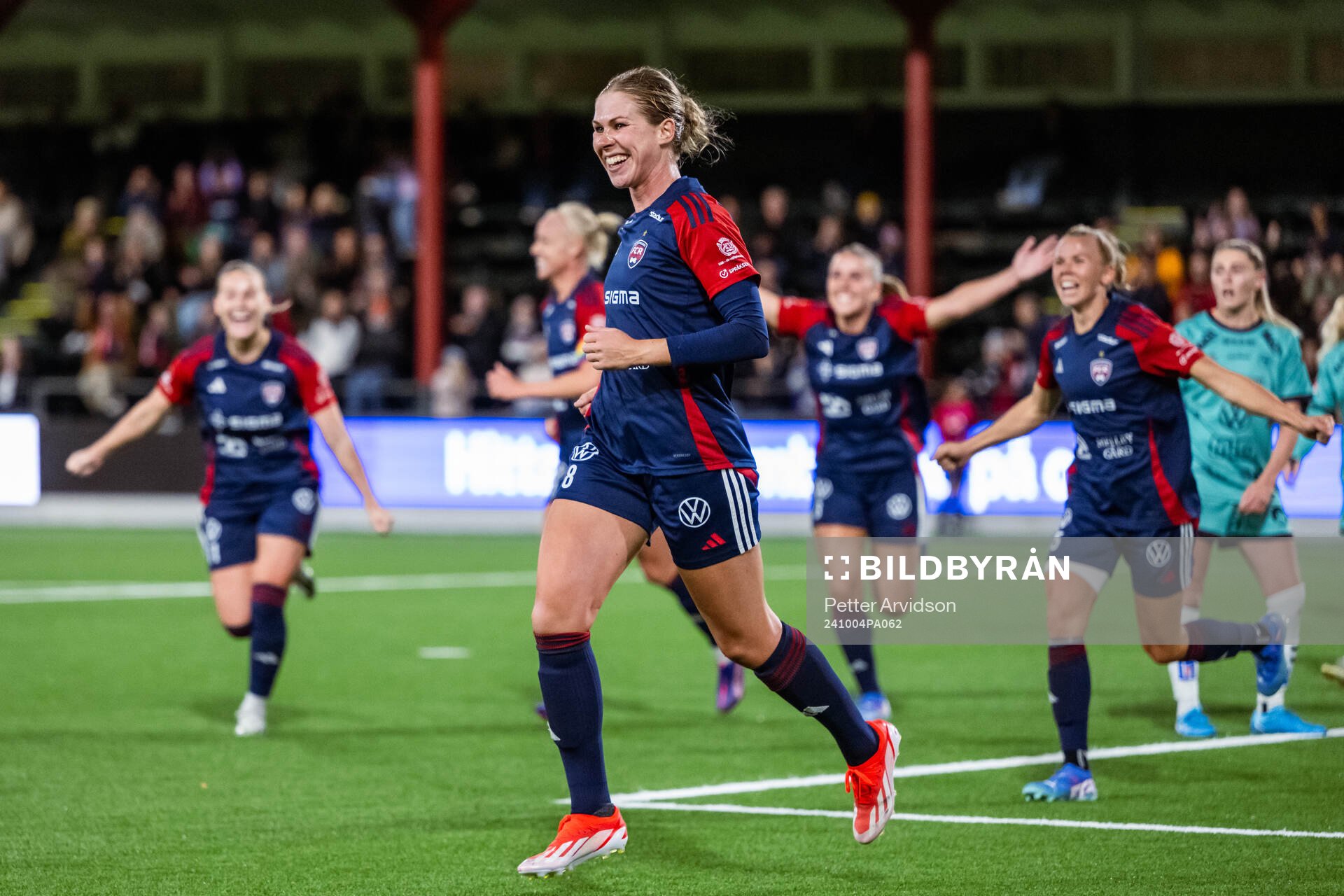 FC Rosengårds Rebecca Knaak jublar