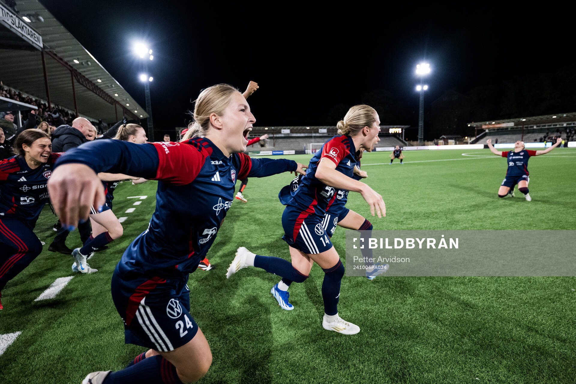 FC Rosengårds Hanna Andersson jublar