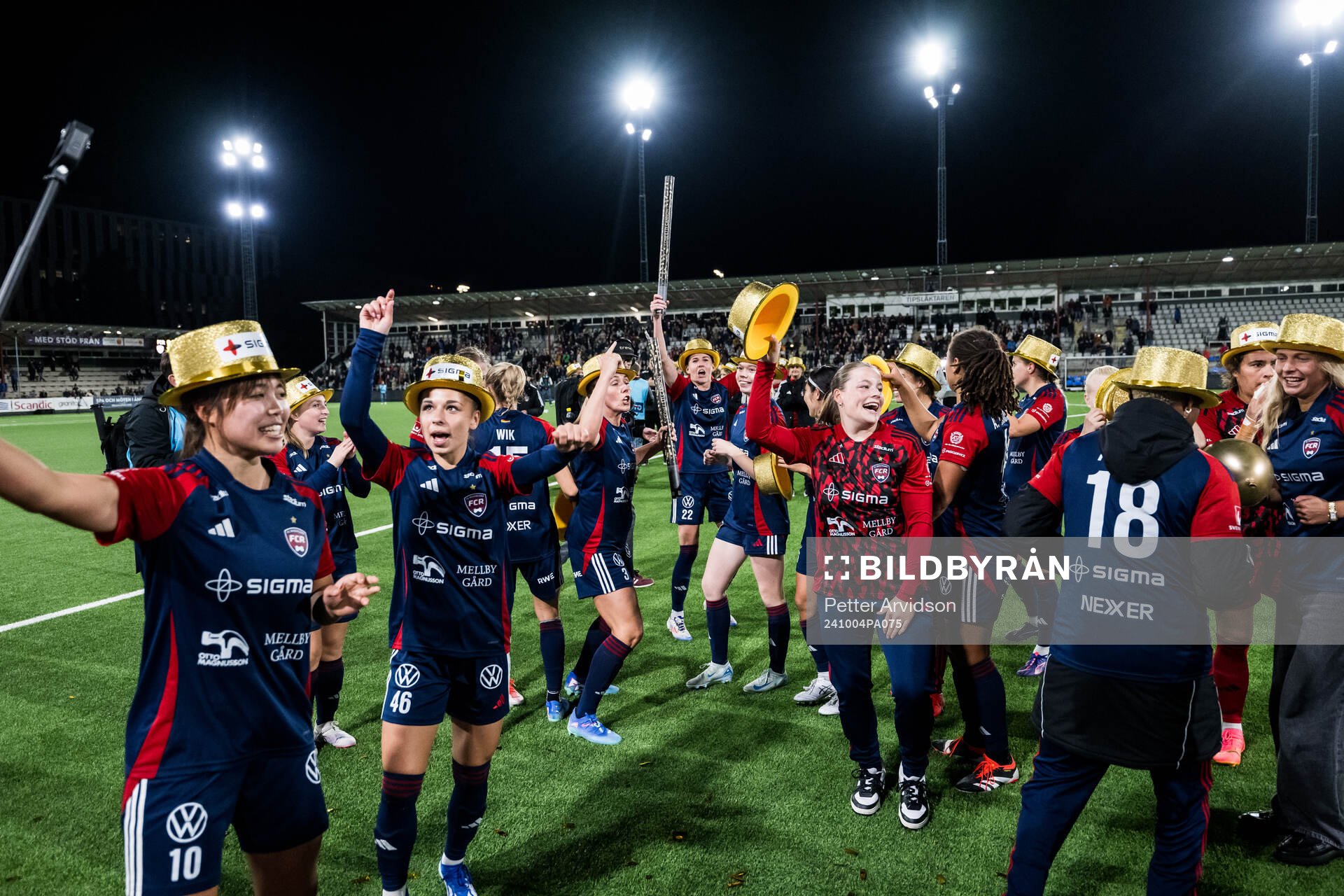 FC Rosengårds spelare jublar