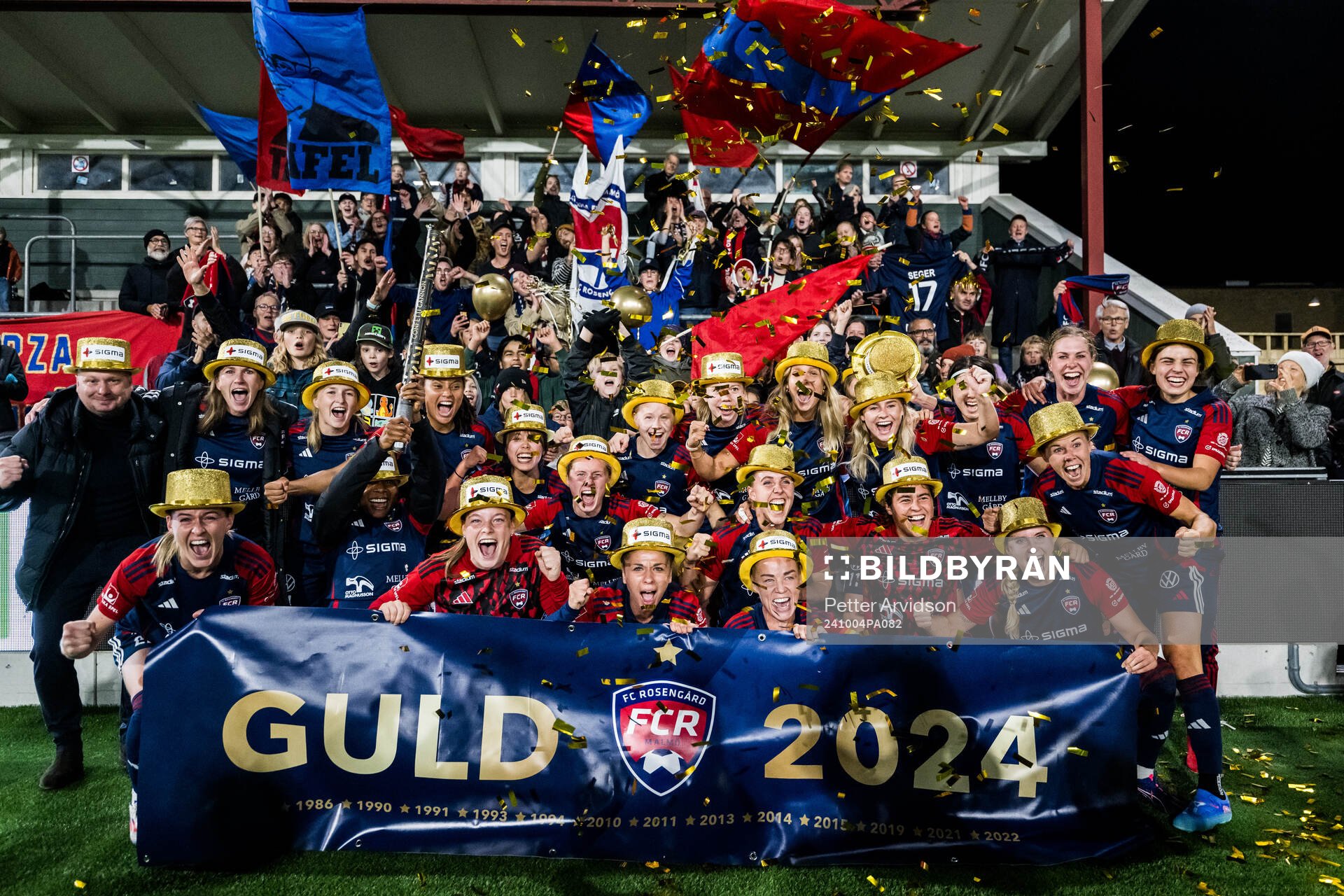 FC Rosengårds spelare jublar över sitt SM-guld