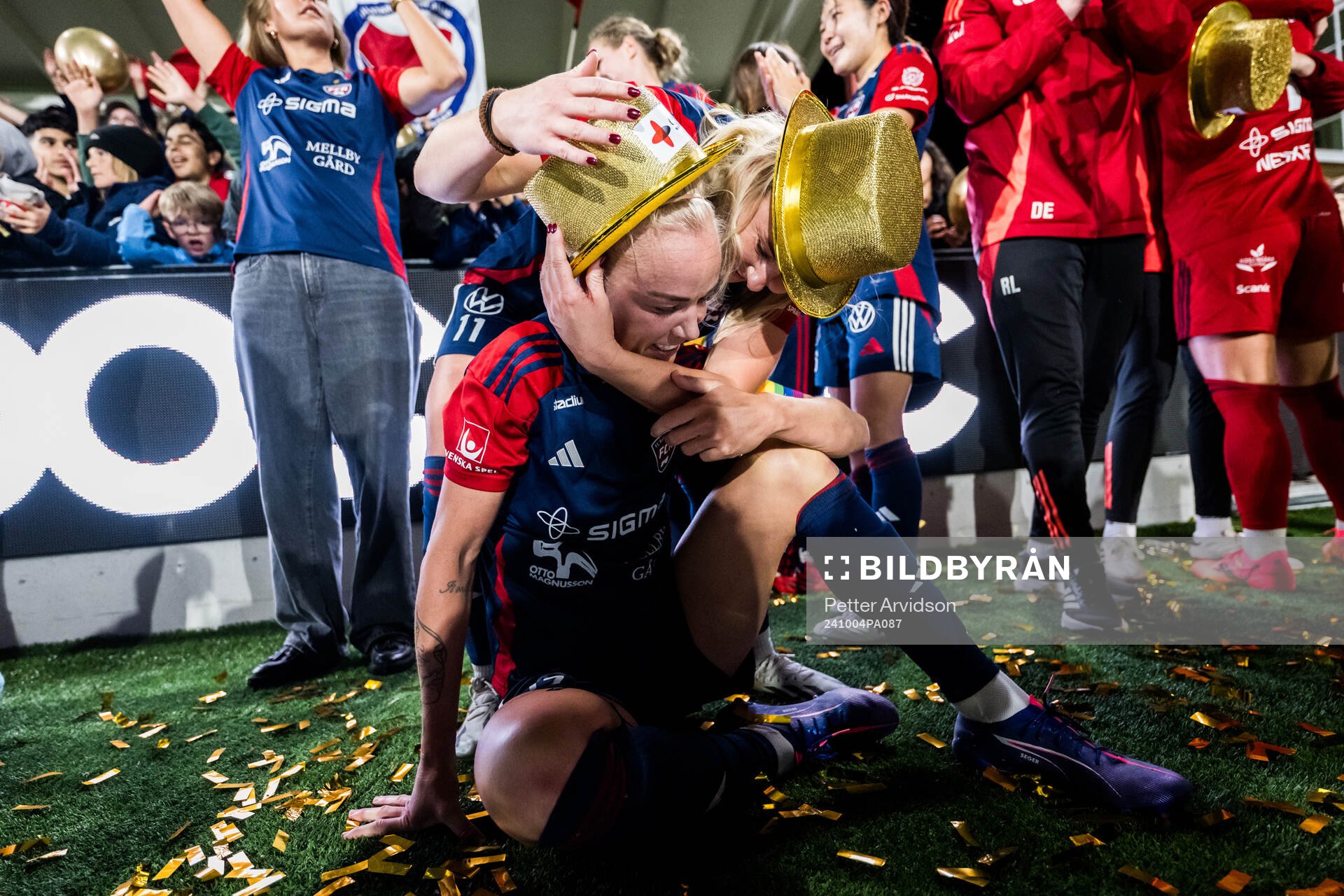 FC Rosengårds Caroline Seger och Emma Jansson jublar över