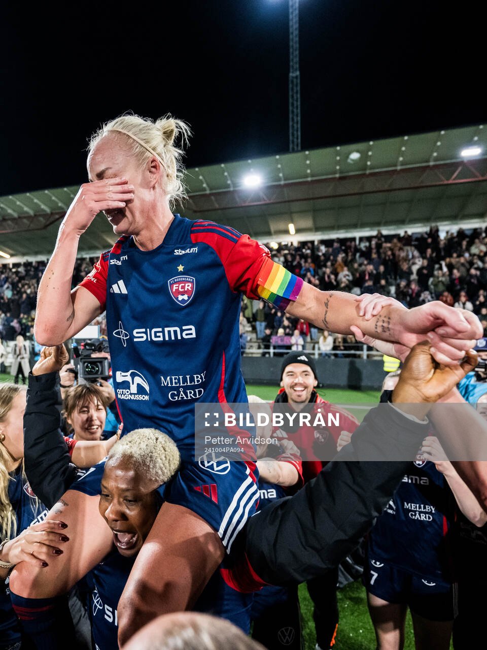 FC Rosengårds Caroline Seger jublar med lagkamrater över