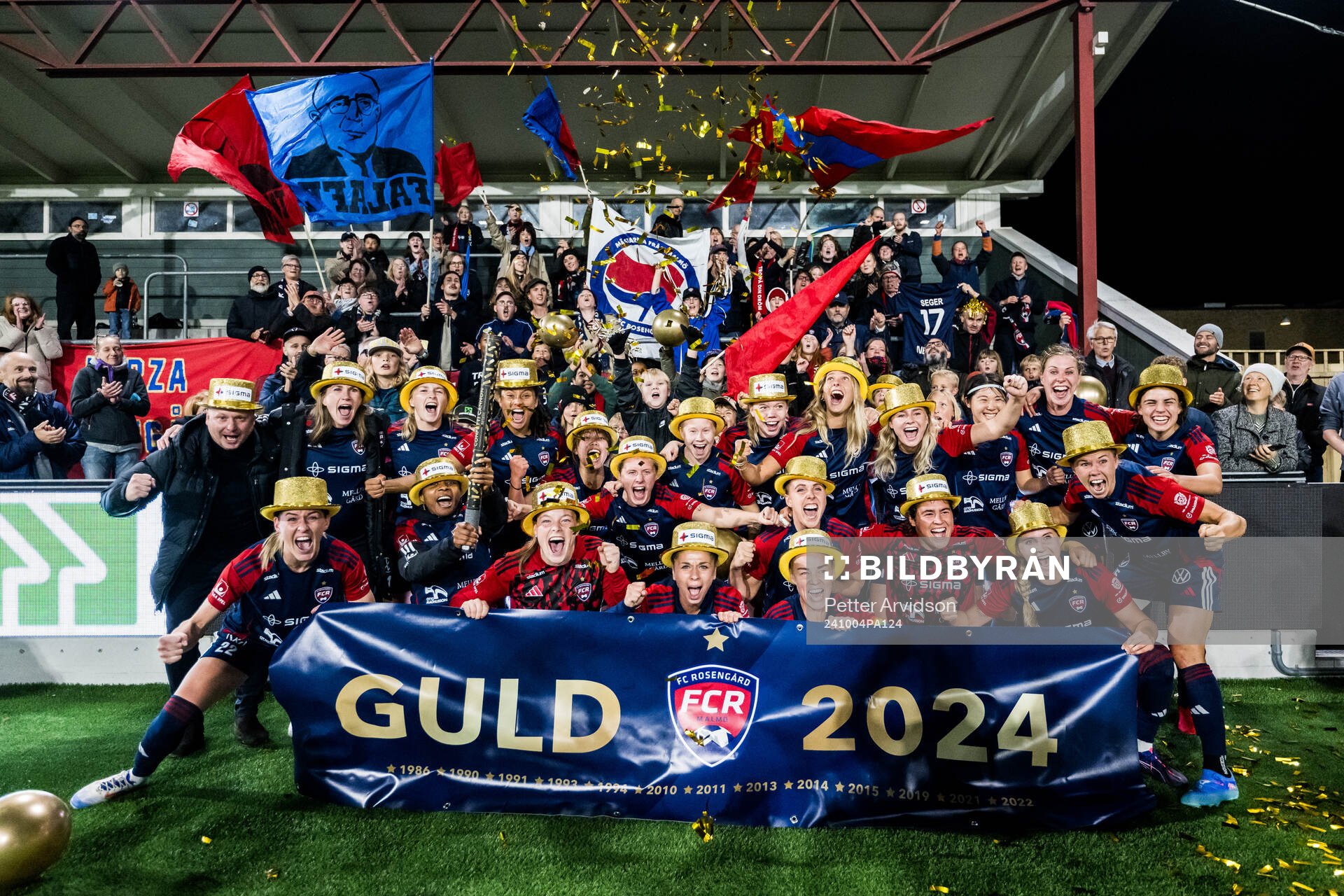 FC Rosengårds spelare jublar över SM-guldet