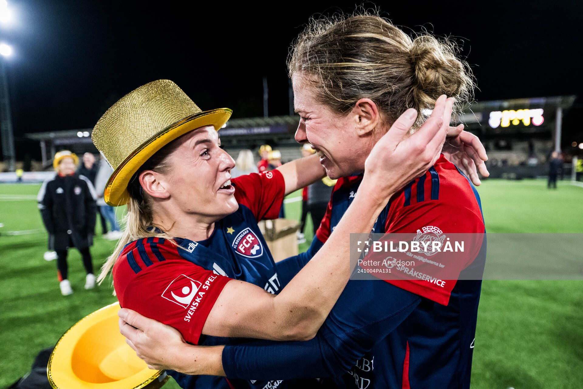 FC Rosengårds Olivia Schough och Rebecca Knaak jublar