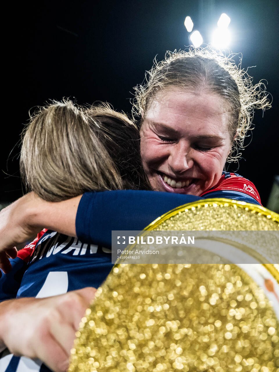 FC Rosengårds Rebecca Knaak jublar över SM-guldet