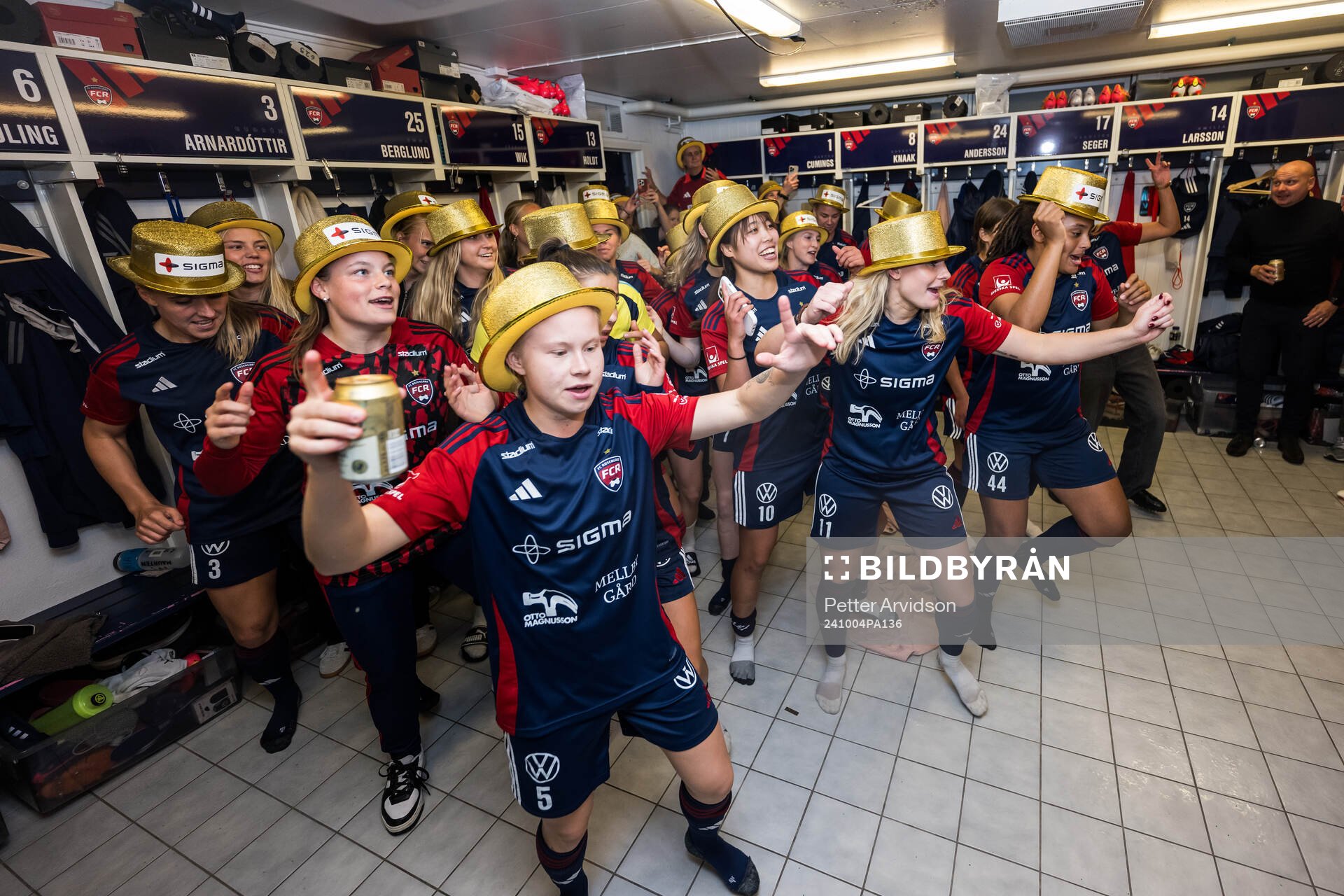 FC Rosengårds spelare jublar över SM-guldet