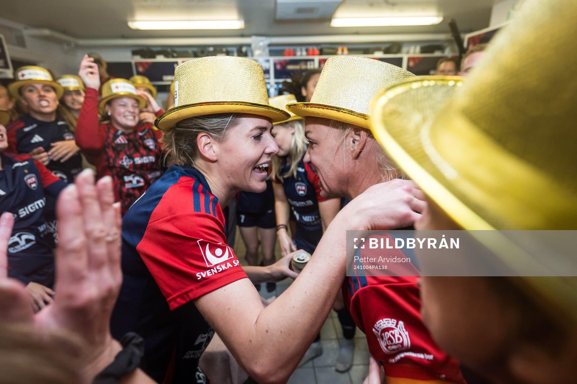 FC Rosengårds Olivia Schough och Caroline Seger jublar