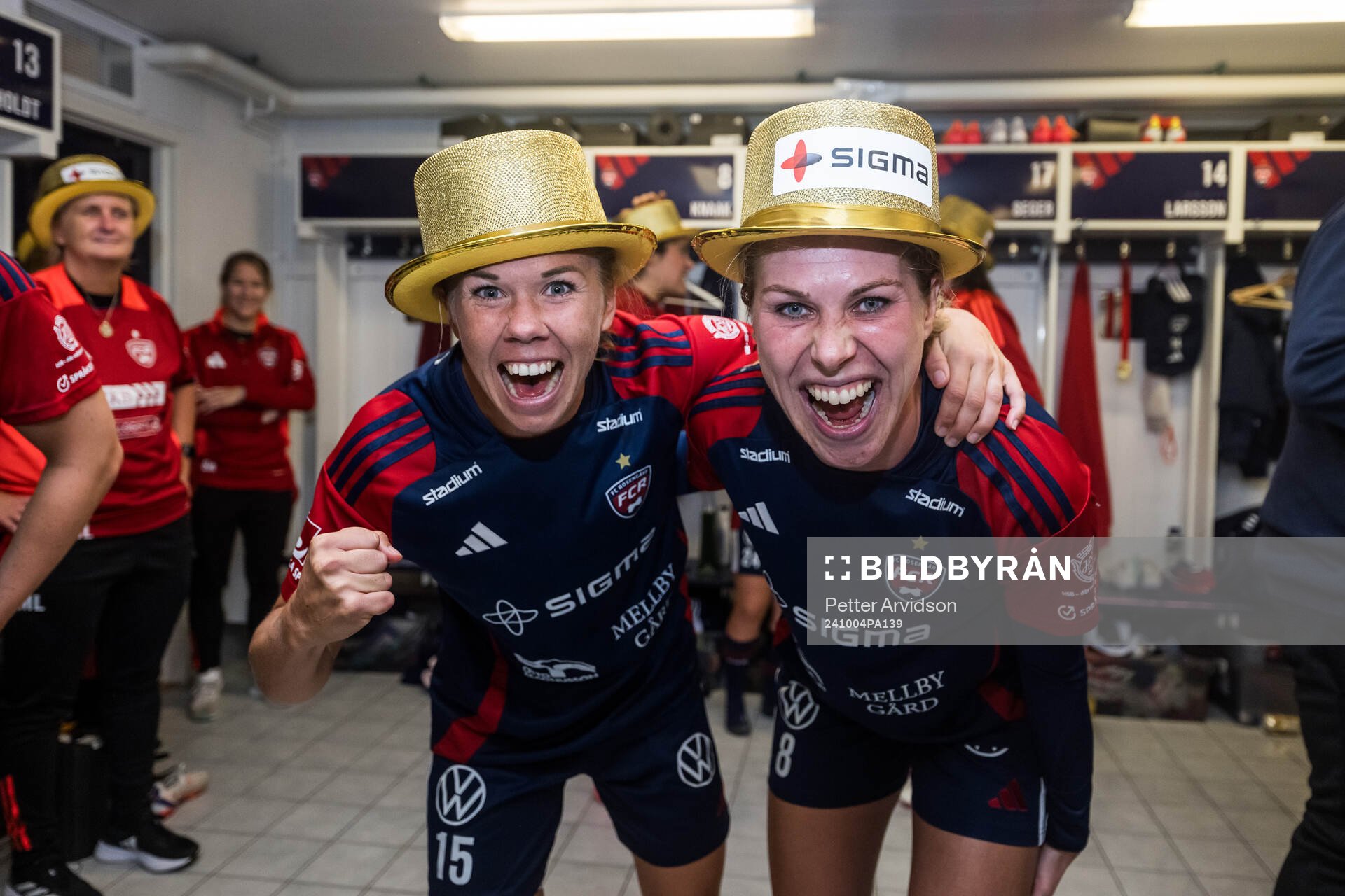 FC Rosengårds Jessica Wik och Rebecca Knaak jublar över