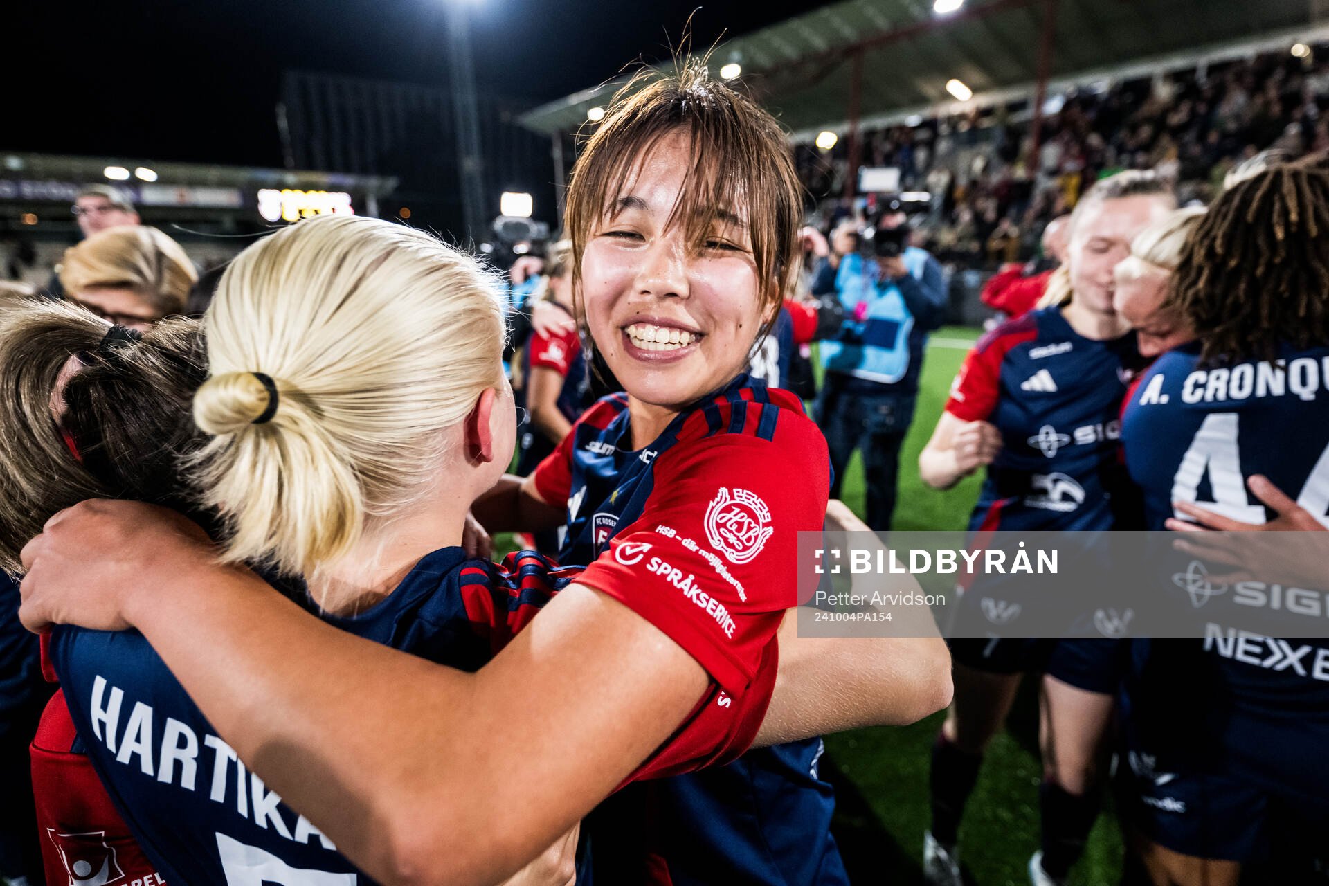 FC Rosengårds Momoko Tanikawa jublar över SM-guldet