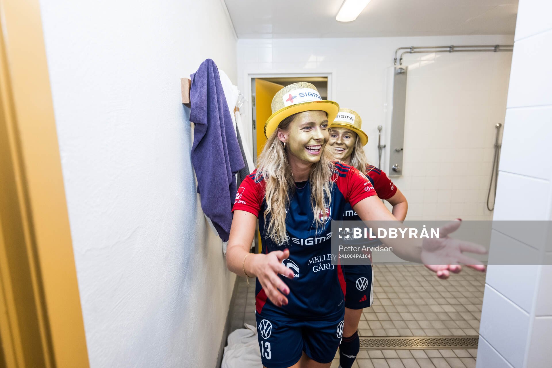 FC Rosengårds Olivia Holdt och Gudrun Arnardottir jublar