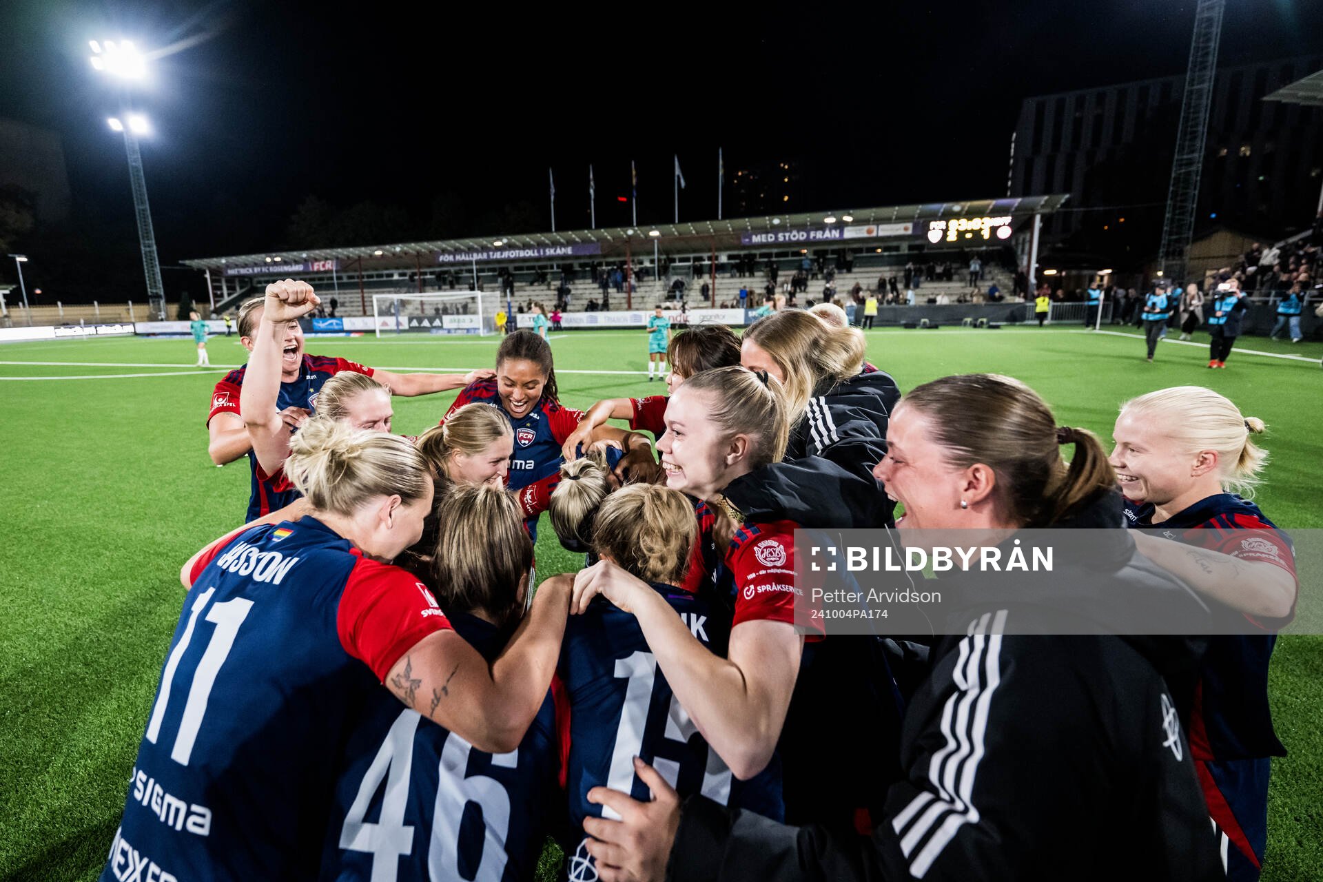 FC Rosengårds spelare jublar över SM-guldet
