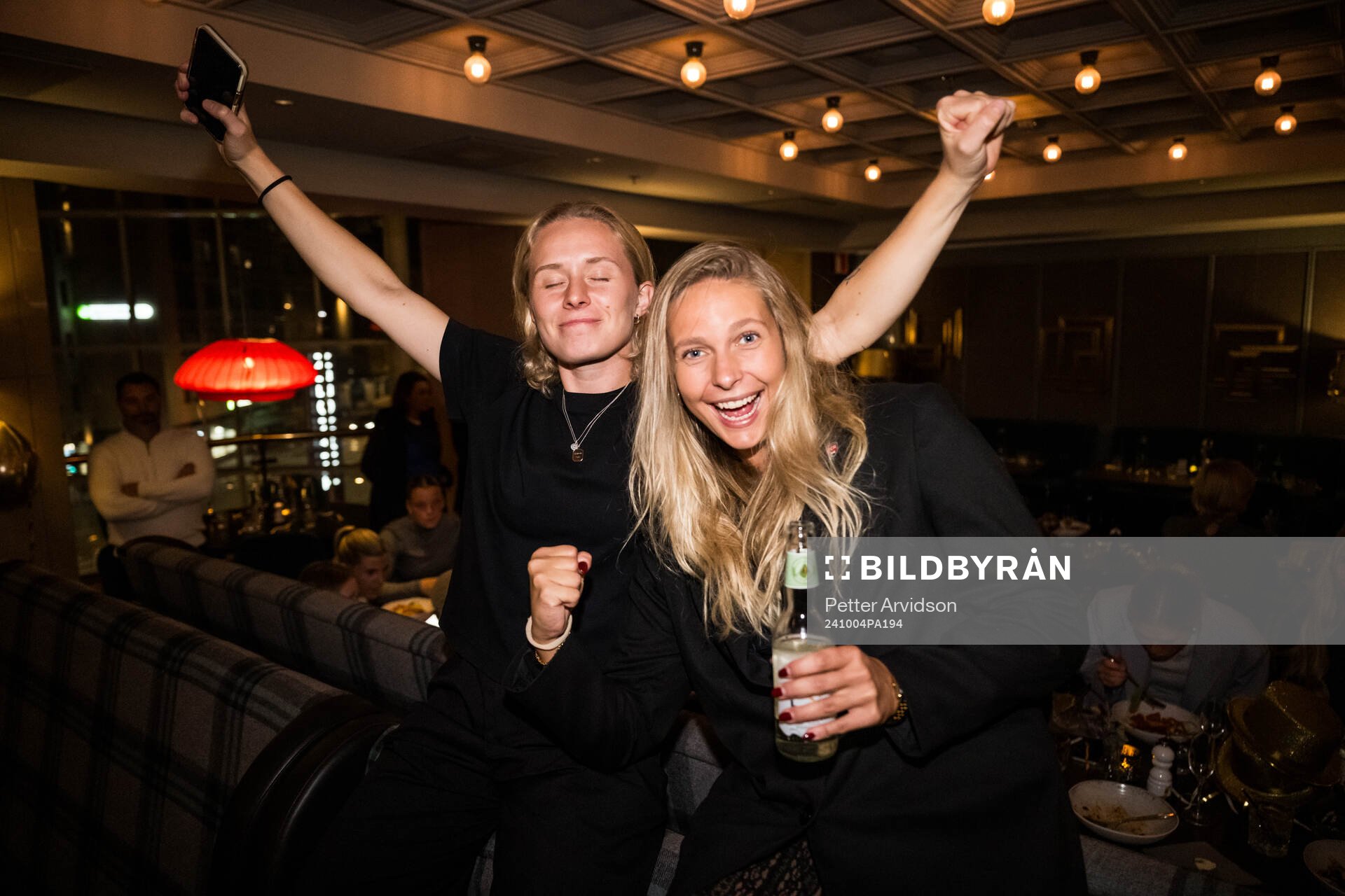 FC Rosengårds Emilia Larsson och Olivia Holdt på