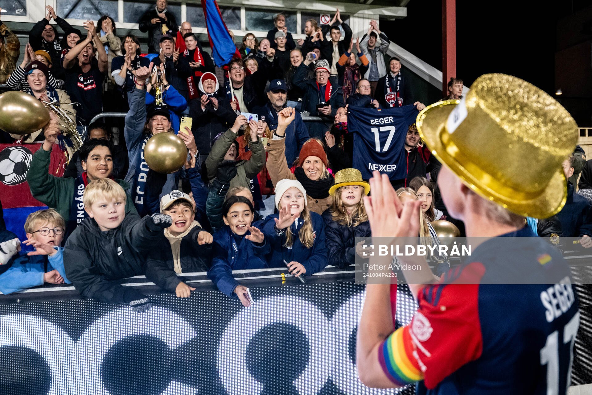 FC Rosengårds Caroline Seger jublar med supportrarna