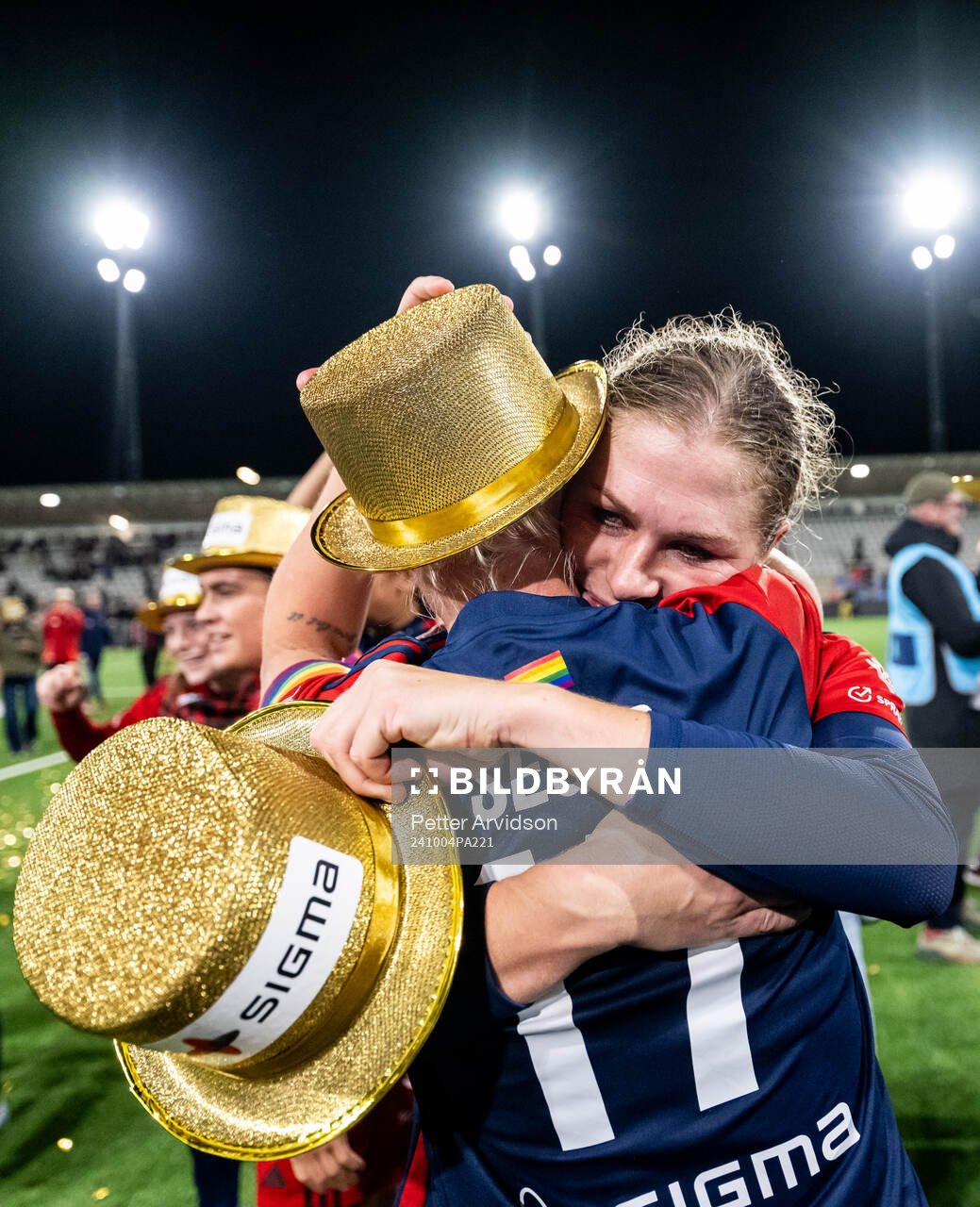 FC Rosengårds Caroline Seger och Rebecca Knaak jublar