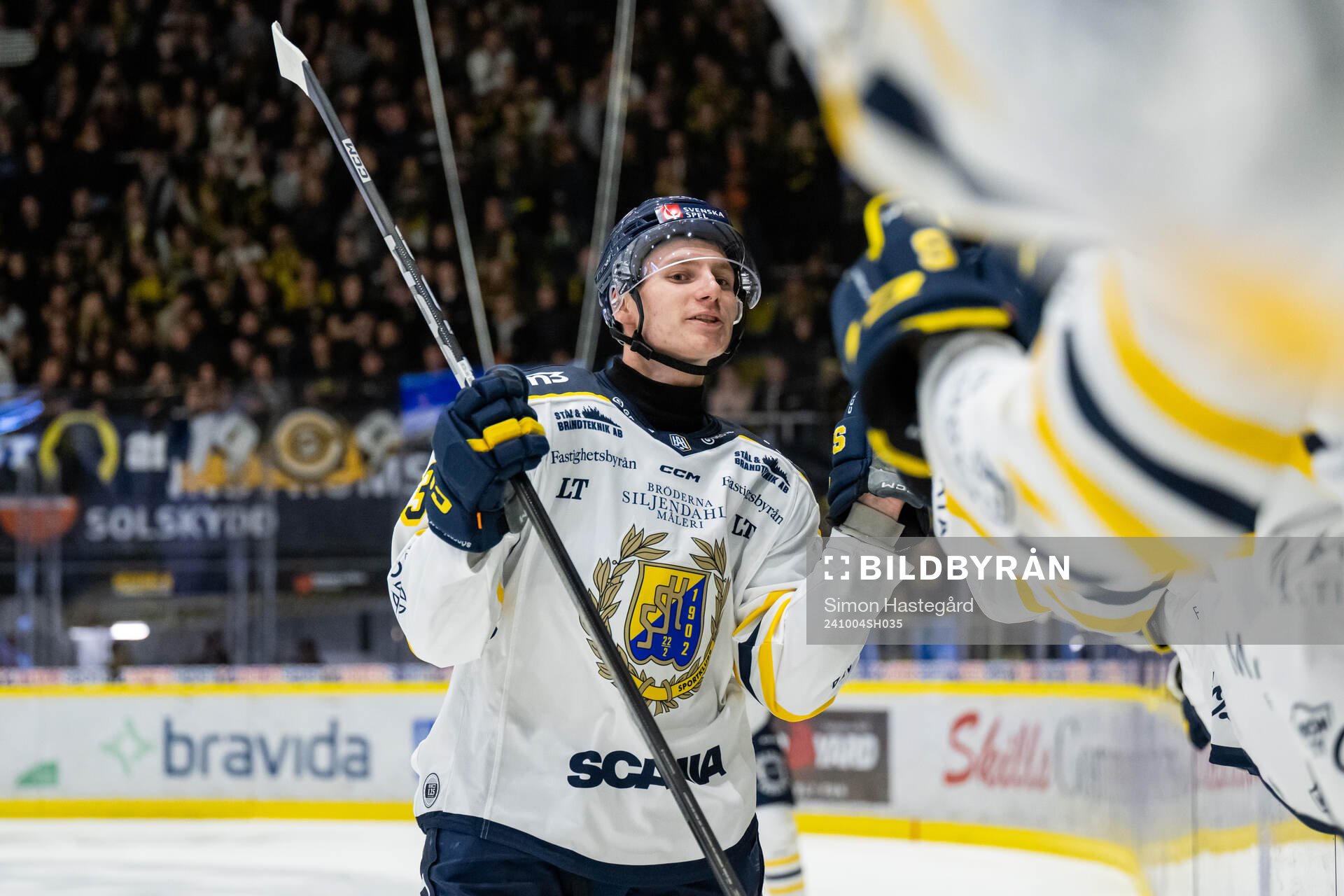 Södertäljes Egor Polin jublar