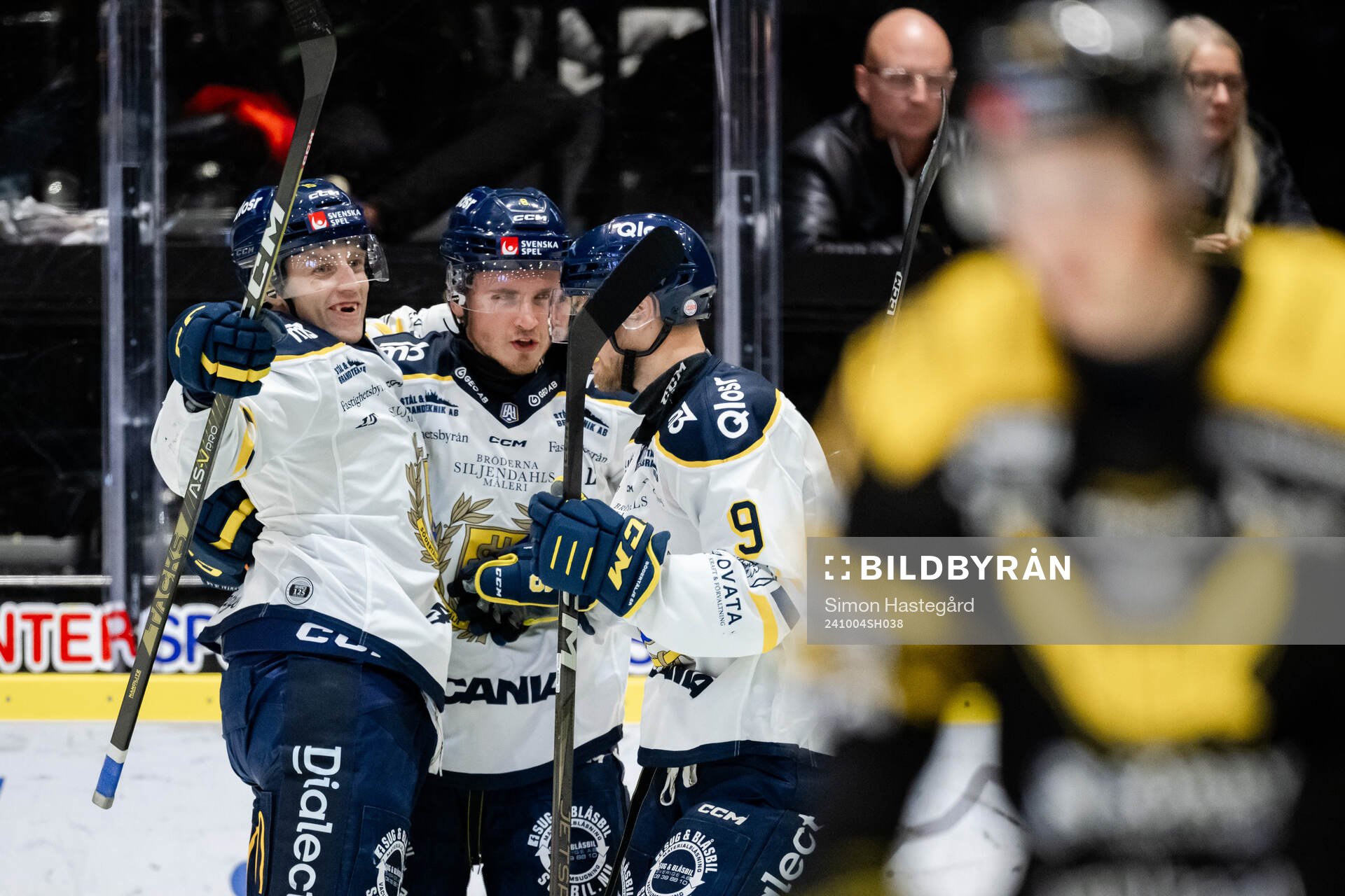 Södertäljes Albin Carlson och William Wiå jublar