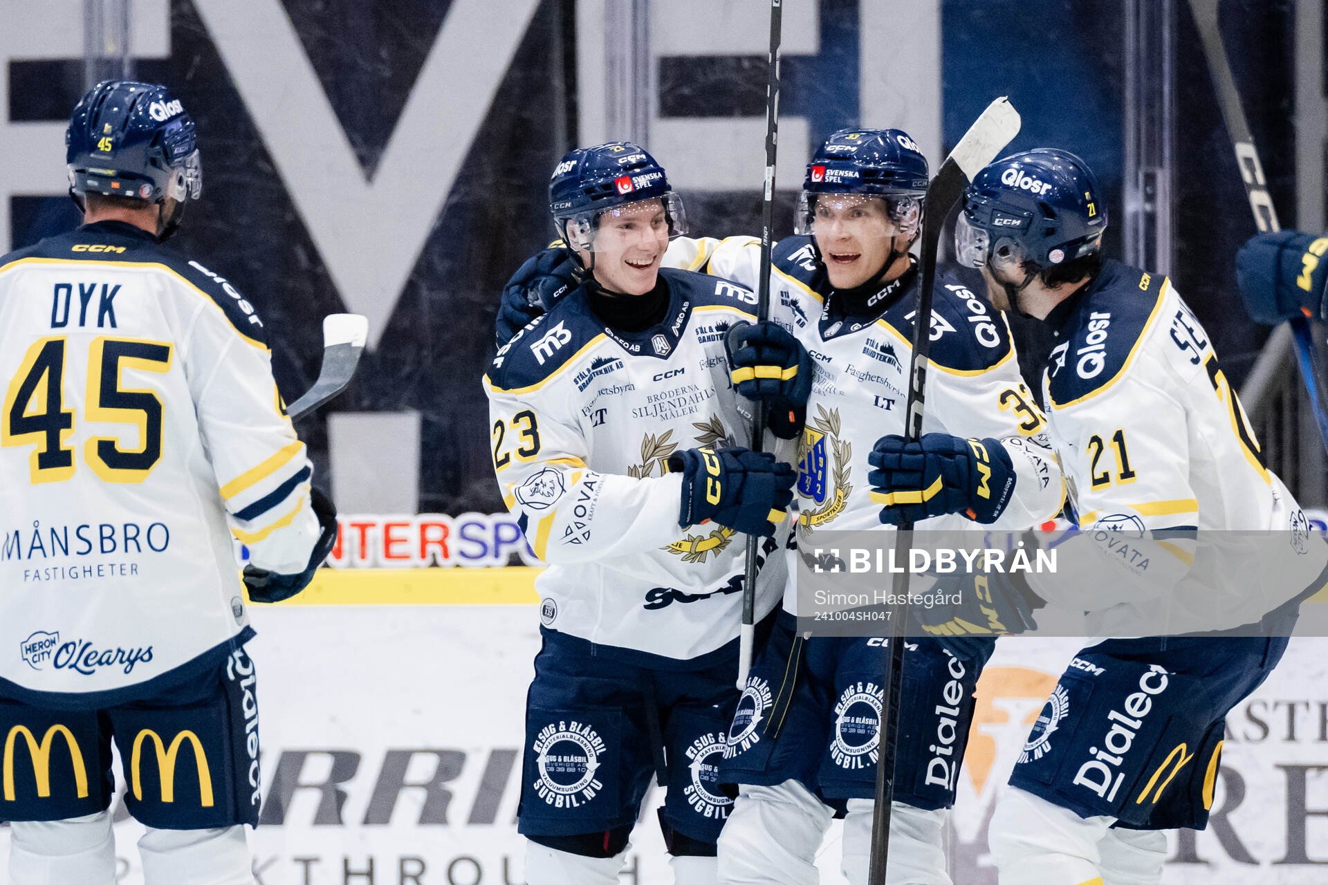 Södertäljes Egor Polin och Filiph Engsund jublar