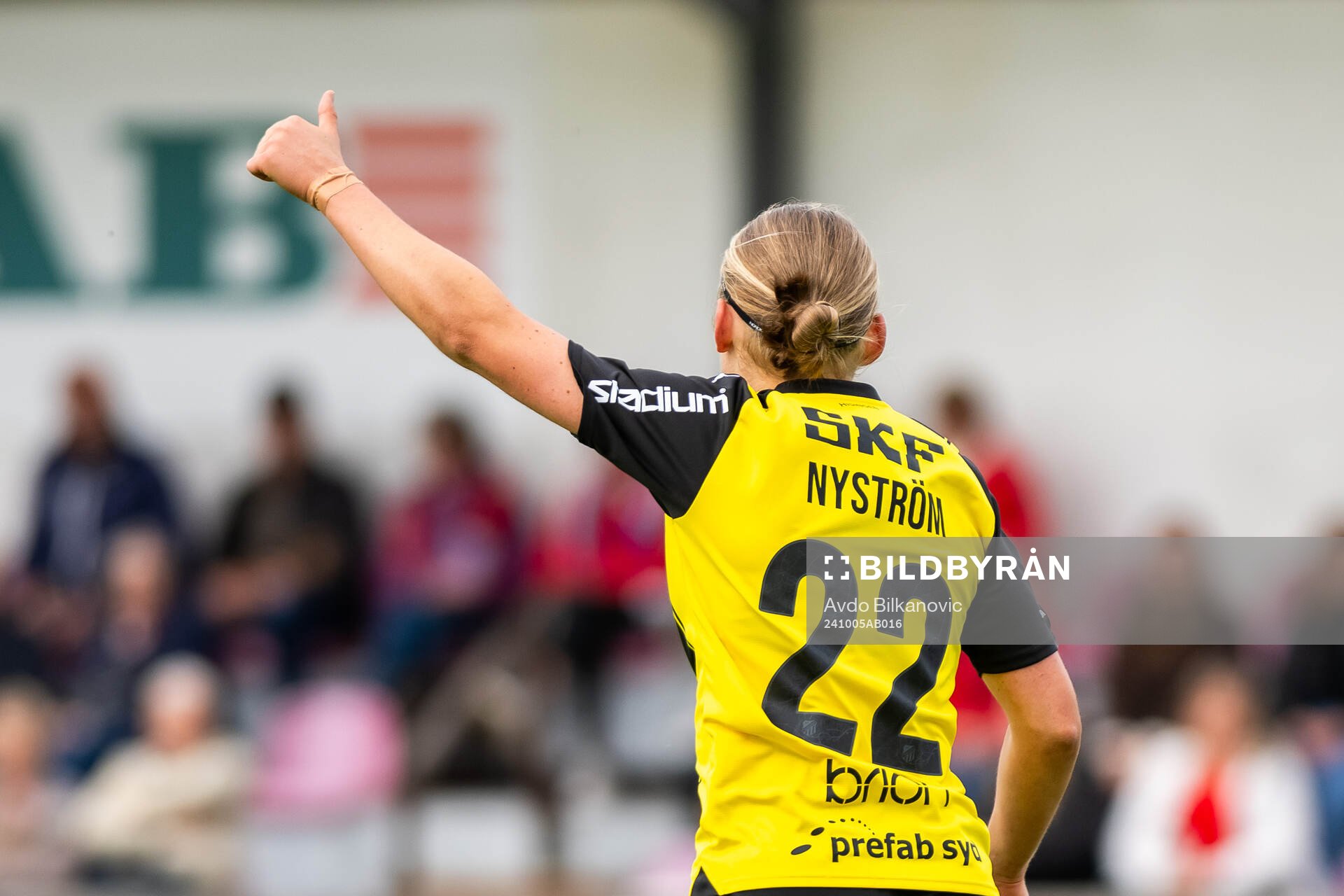Häckens Paulina Nyström visar tummen up