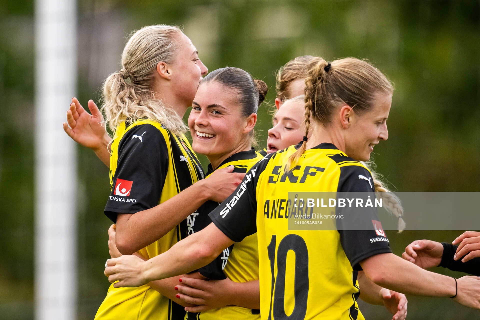 Häckens Elma Junttila Nelhage, Hanna Wijk jublar