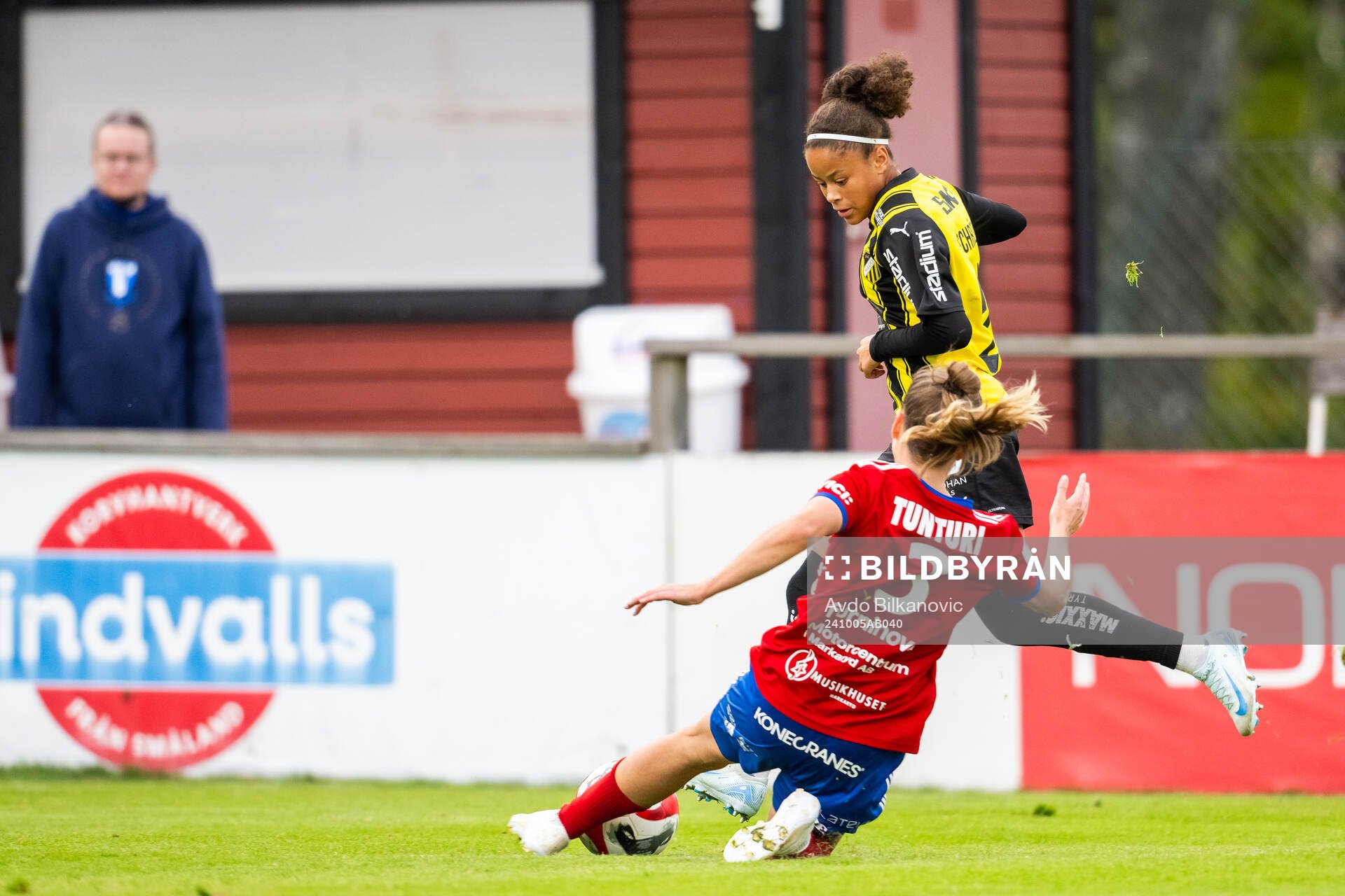 Vittsjös Julia Tunturi försöker stoppa Häckens Felicia