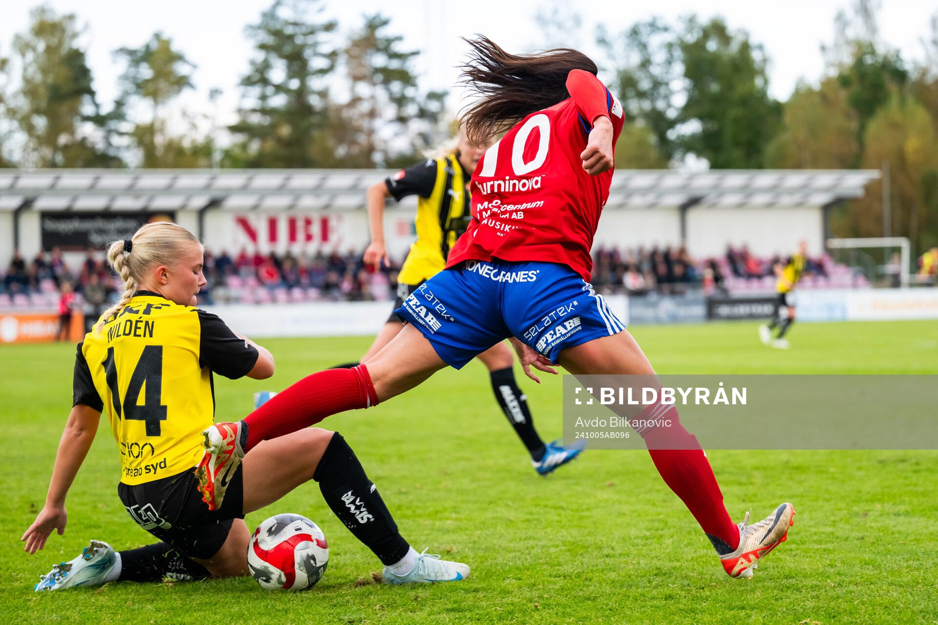 Vittsjös Jaida Nyby stoppas av Häckens Matilda Nildén